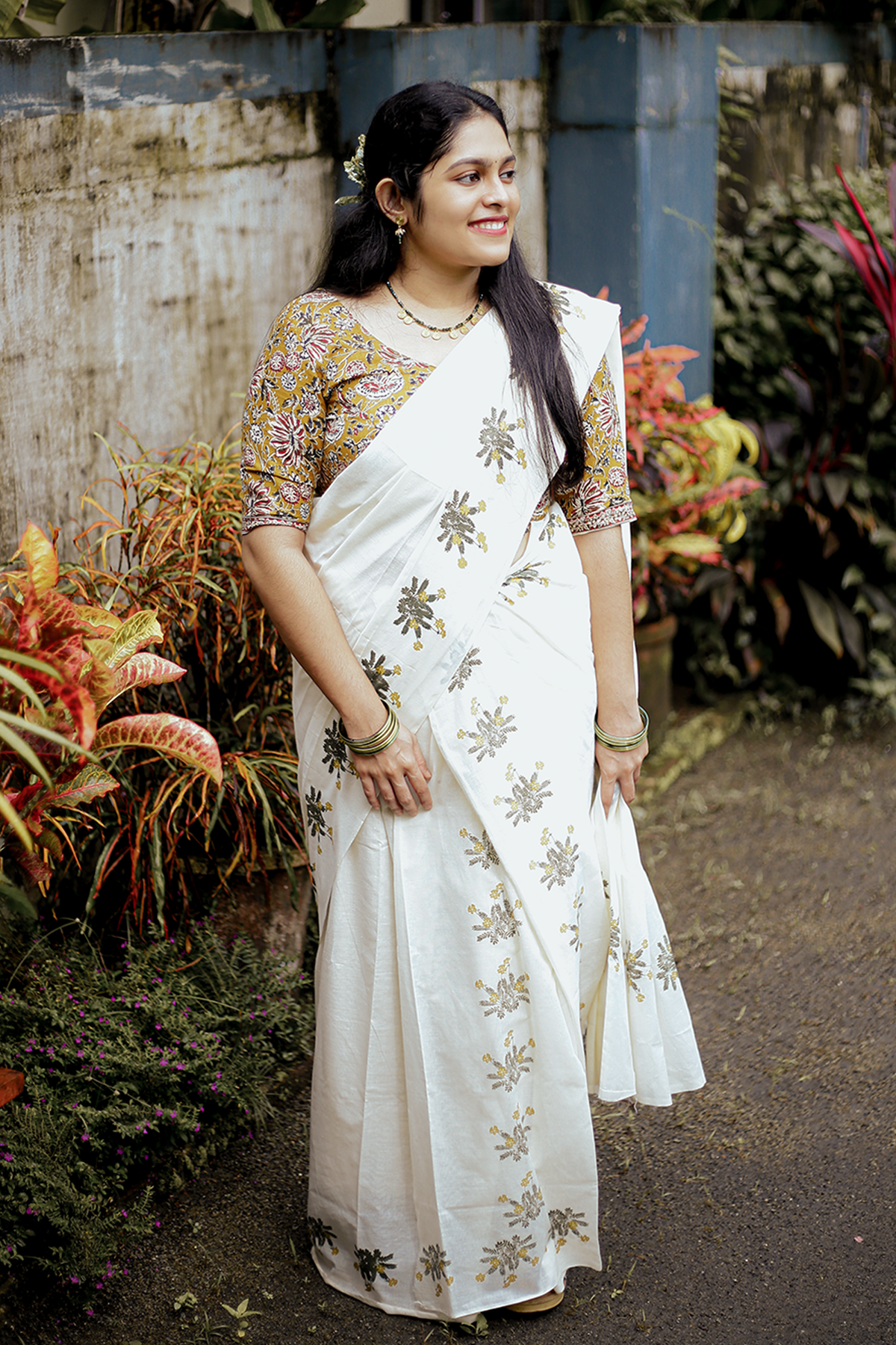 Mukkutti - Yellow and Green Mukkutti Printed Settumund with Matching Printed Blouse Material