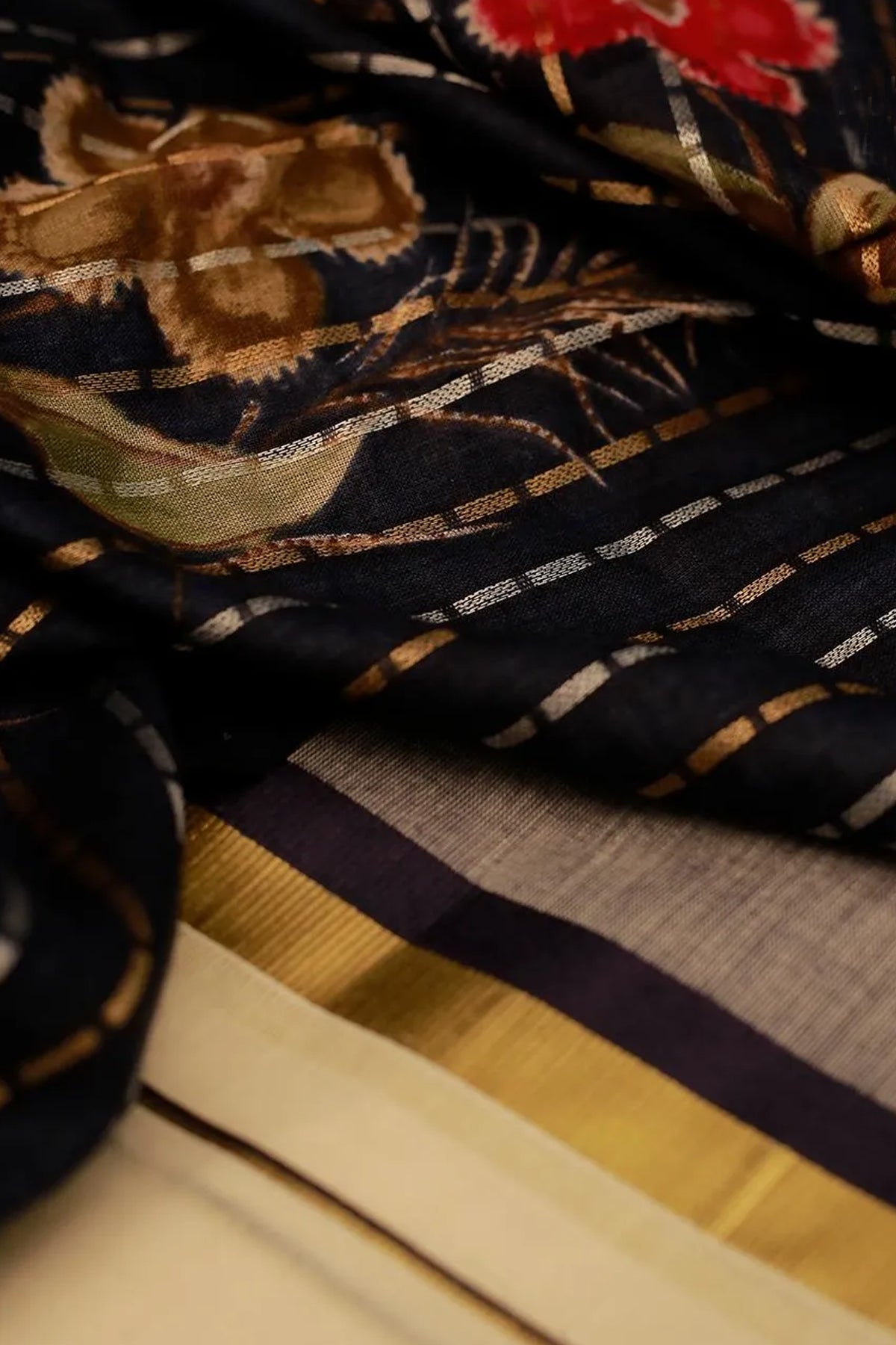 Neelima – Dark Blue and Golden Kasav Settumund with Designer Blouse Material