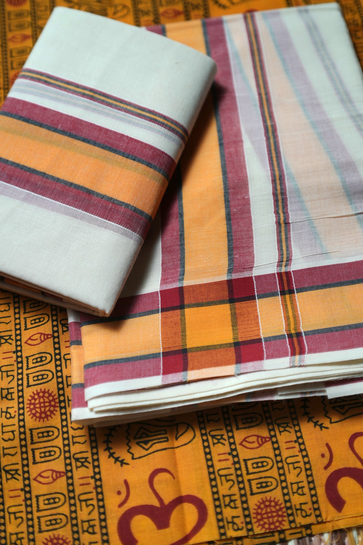 Ohm Pure Cotton Traditional Kerala Mulloth Settumund with Ohm Printed Blouse Material