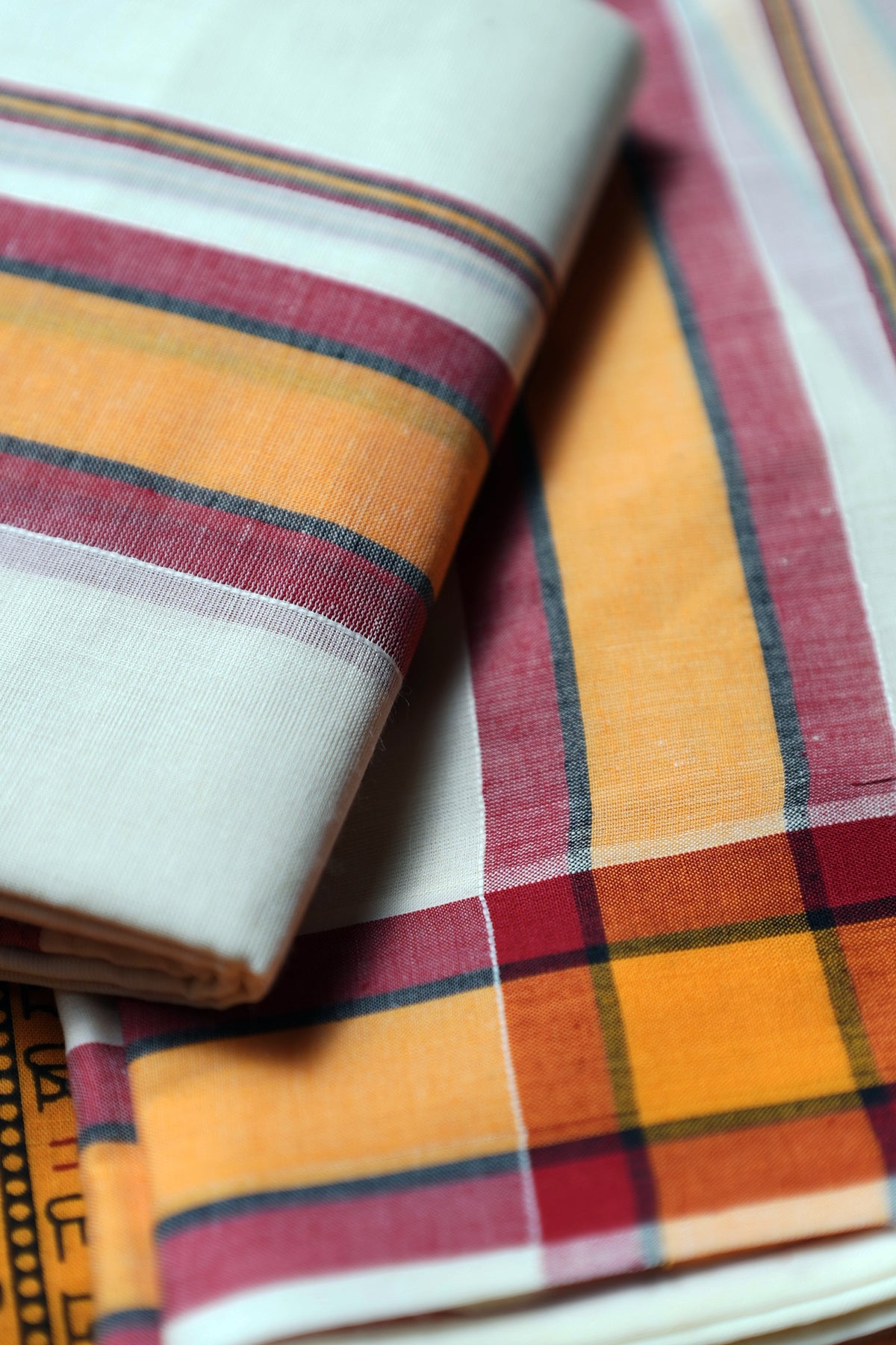 Ohm Pure Cotton Traditional Kerala Mulloth Settumund with Ohm Printed Blouse Material