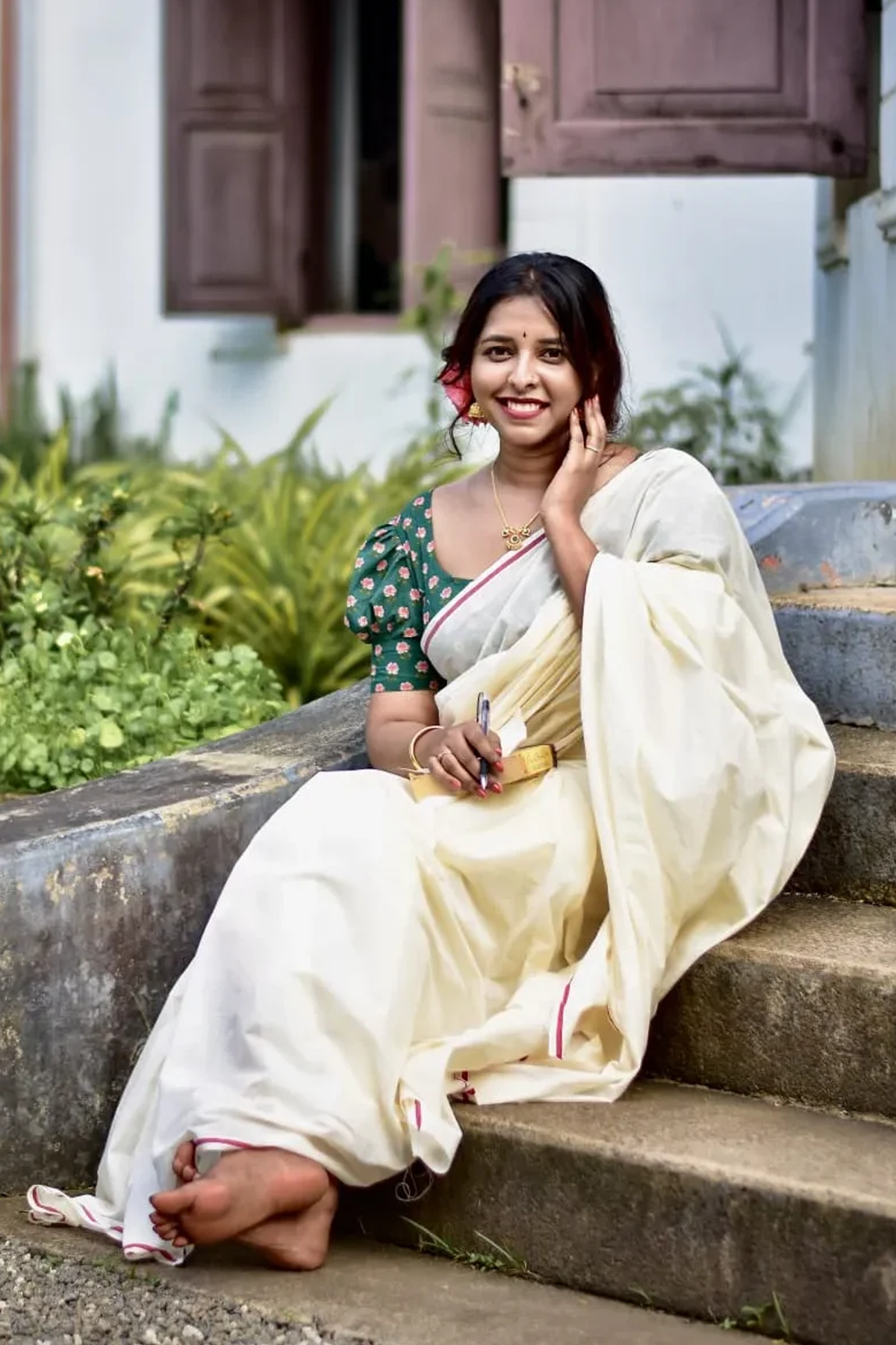Panineer - Abhiramam Traditional Saree with Blouse Material