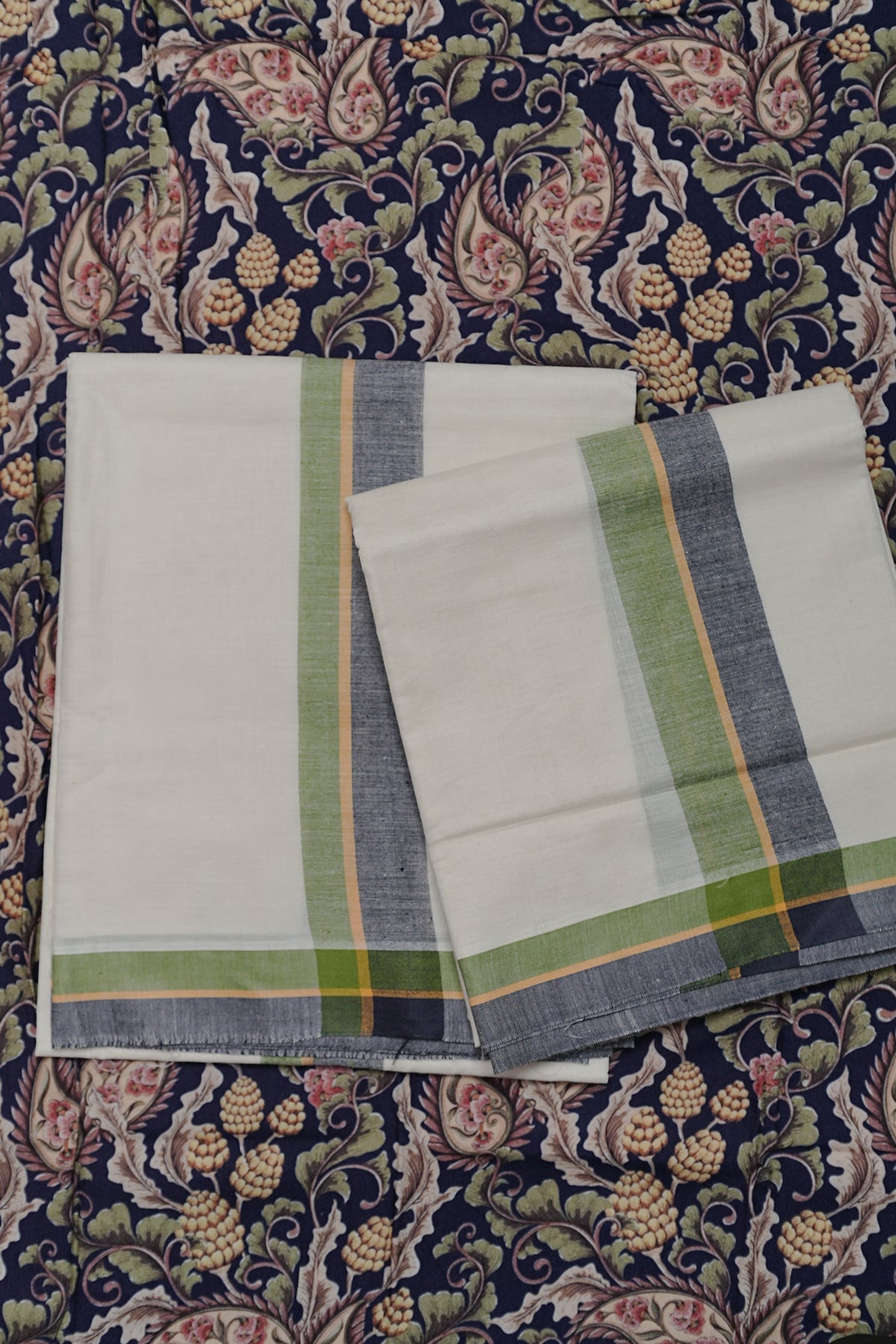 Priyadarshini - Pure Cotton Traditional Kerala Tri-Color Mulloth Settumundu with Printed Blouse Material
