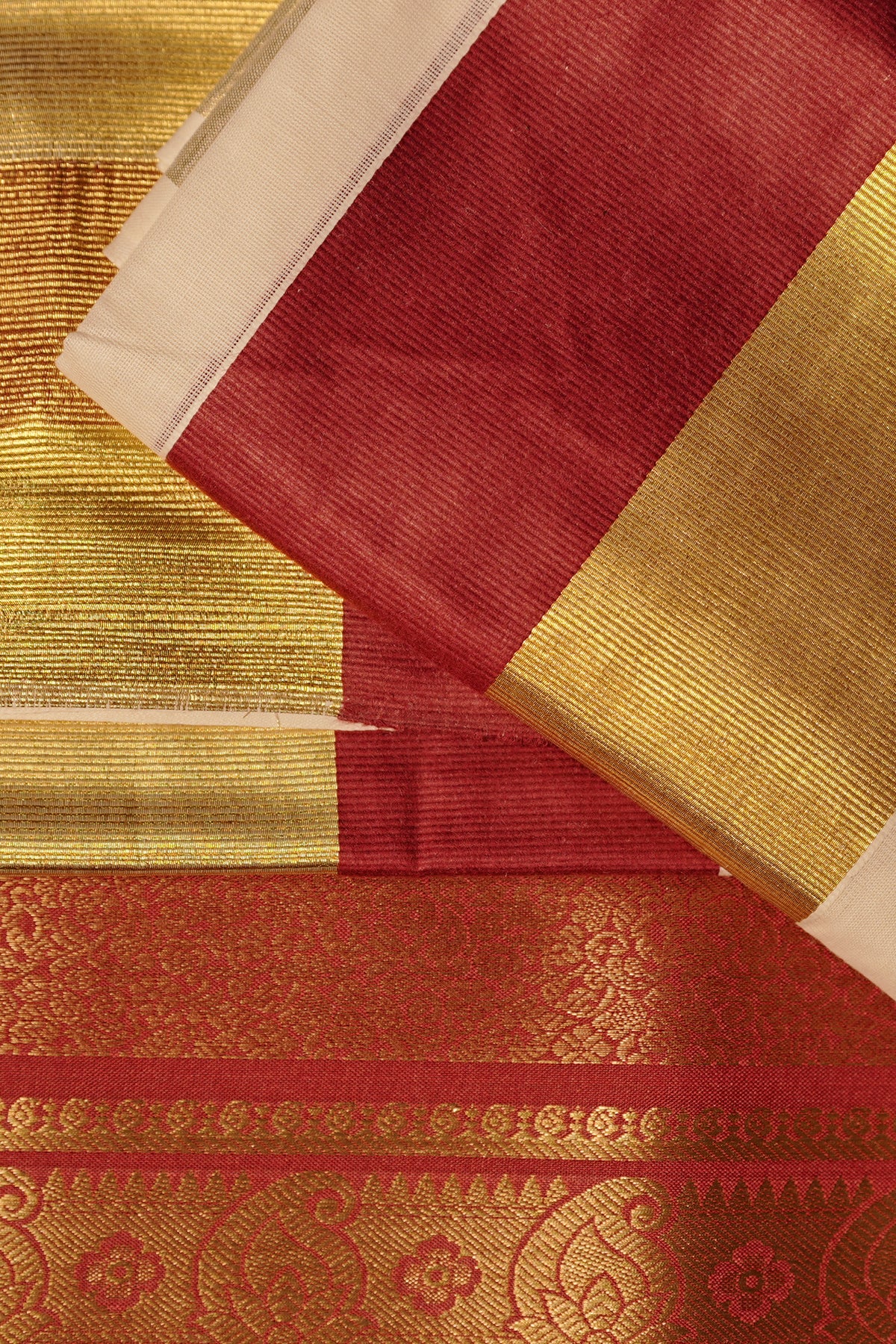 Nisha – Half & Half Red and Golden Kasav Settumund with Brocade Blouse Material