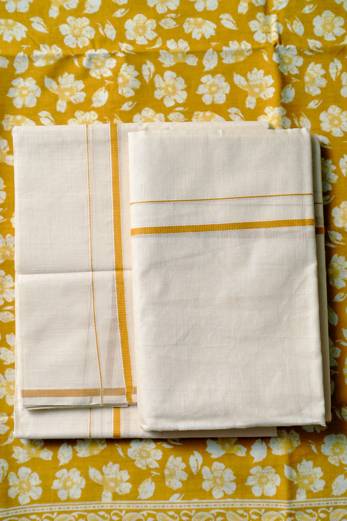 Seetha- Puliyilakkara Settu Mundu with Blouse Material