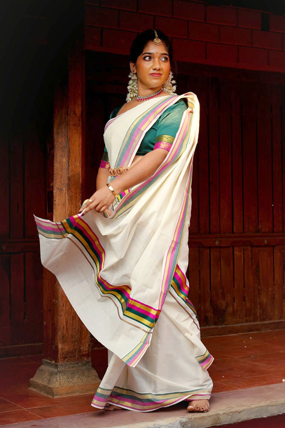 Sindhu – Magenta and Green Kasav Settumund with Matching Blouse Material