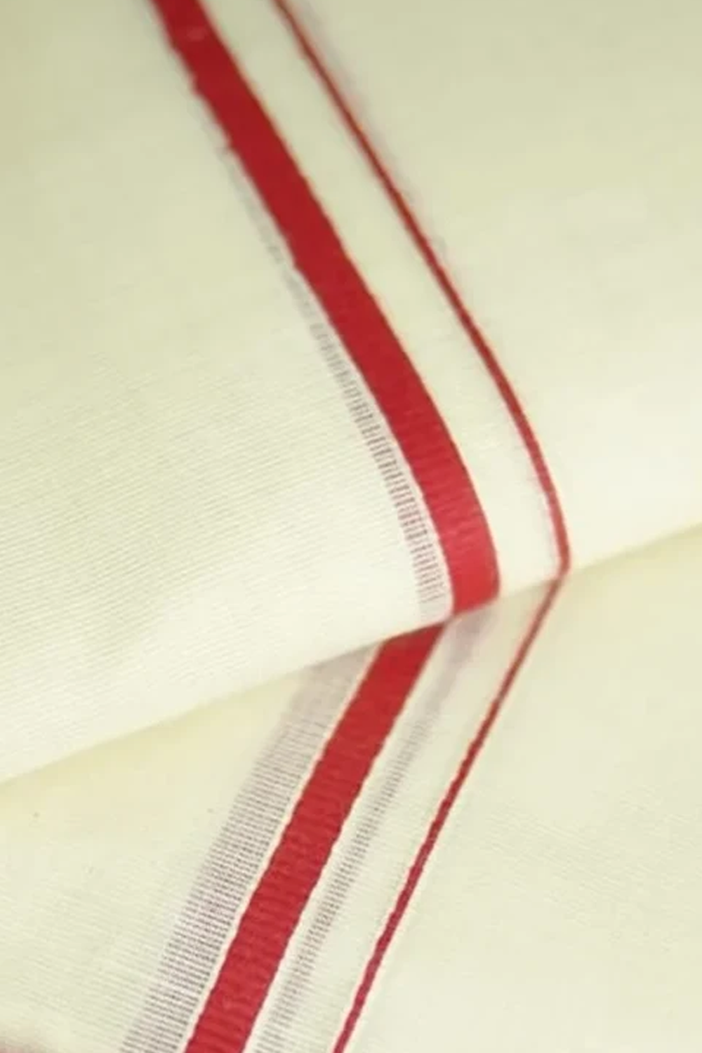 Smrithi- Red Puliyilakkara Settu Mundu with Checked Blouse Material