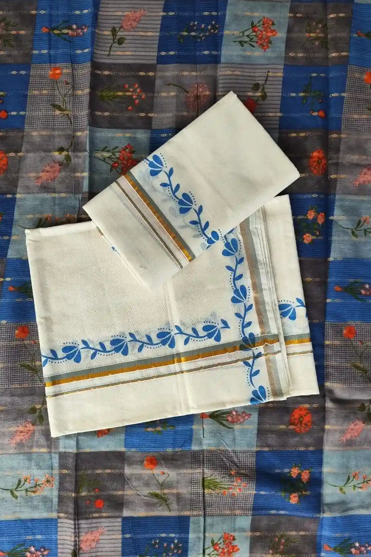 Soundarya – Gray and Golden Kasav Settumund with Printed Border and Designer Blouse Material