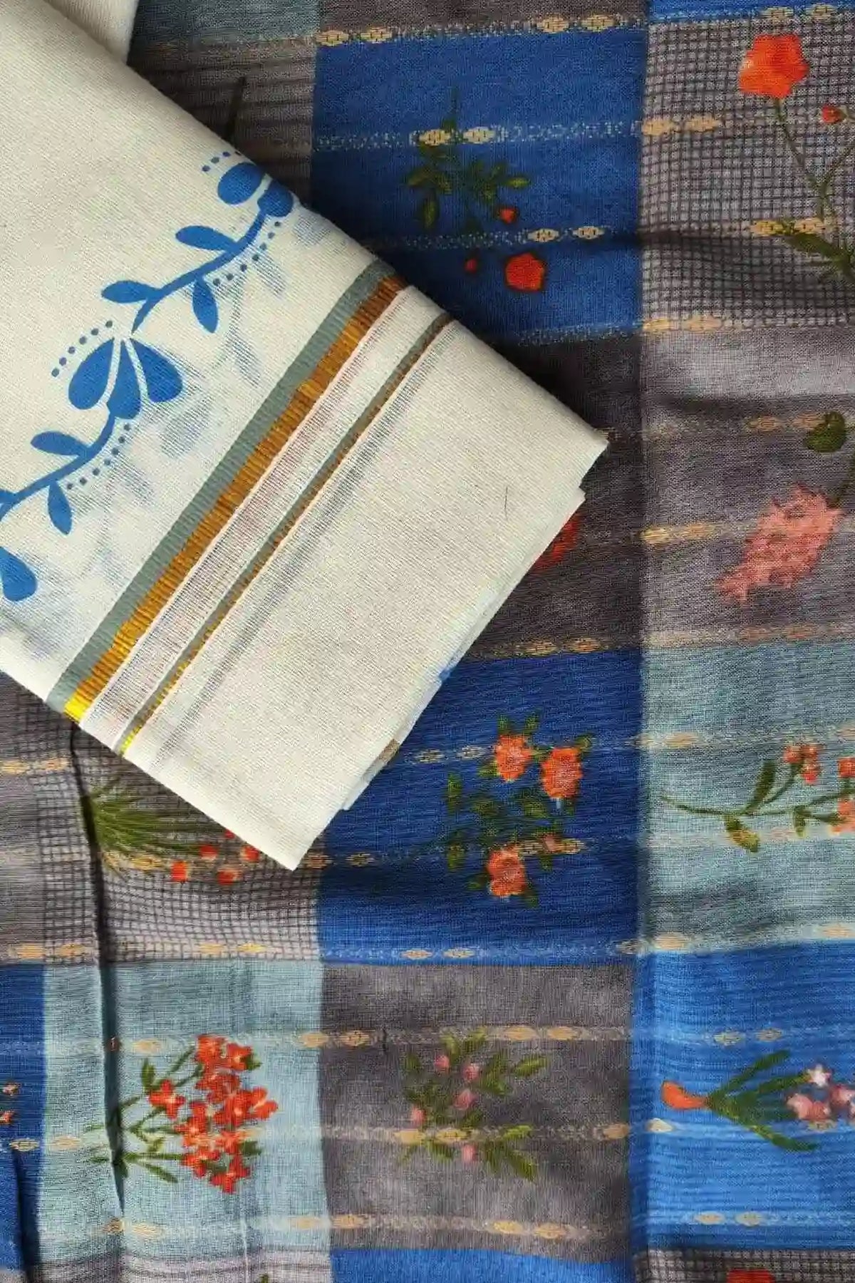 Soundarya – Gray and Golden Kasav Settumund with Printed Border and Designer Blouse Material