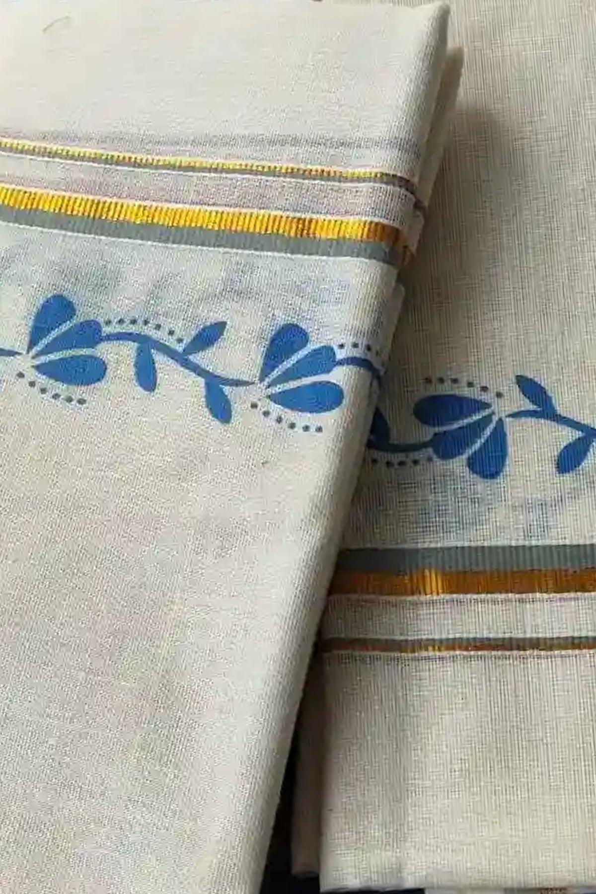 Soundarya – Gray and Golden Kasav Settumund with Printed Border and Designer Blouse Material