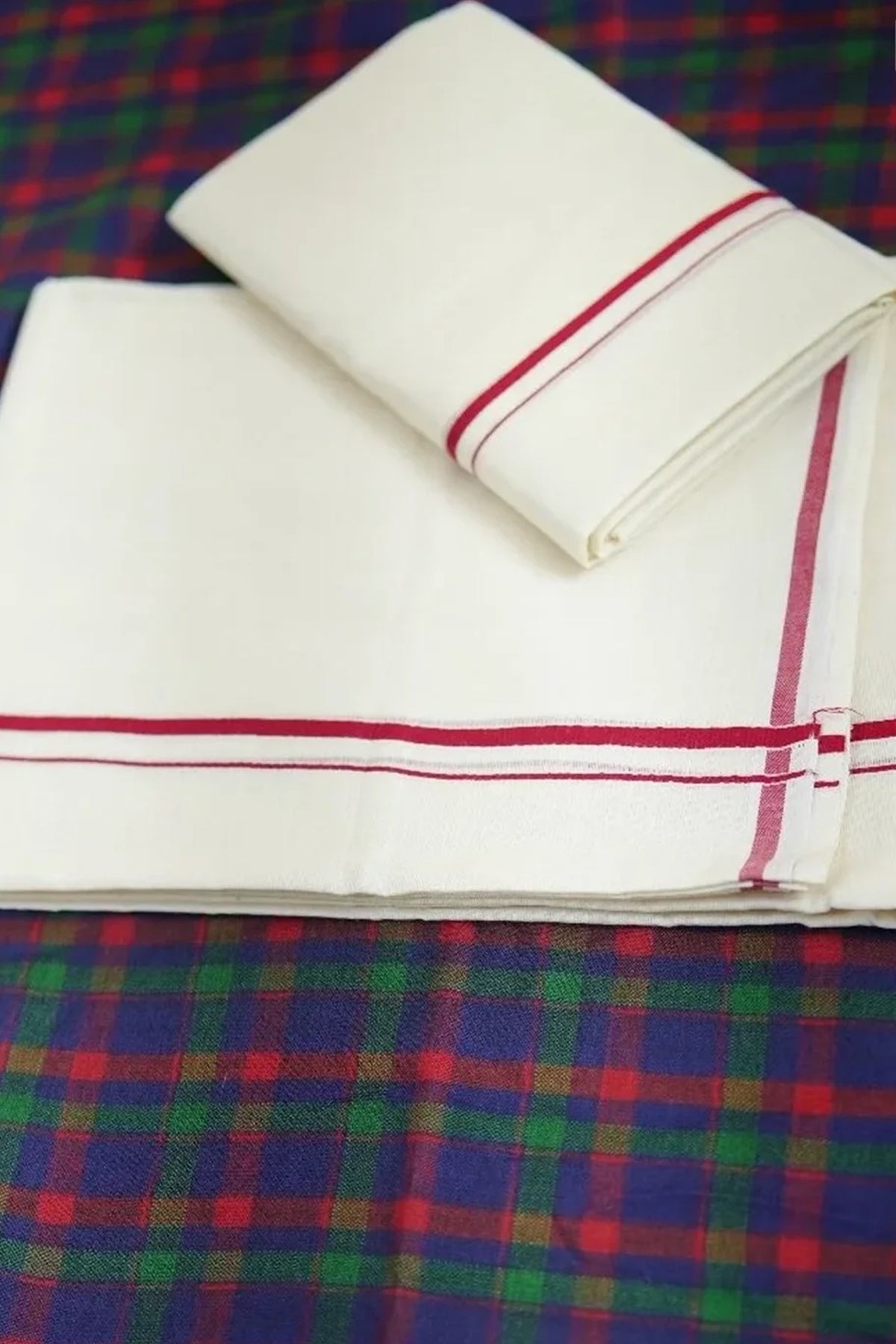 Theja - Red Puliyilakkara Settu Mundu with Checked Blouse Material