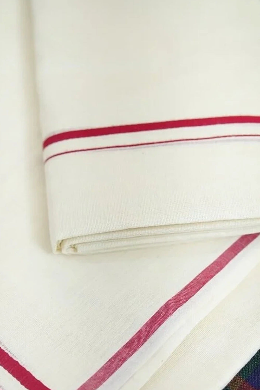 Theja - Red Puliyilakkara Settu Mundu with Checked Blouse Material