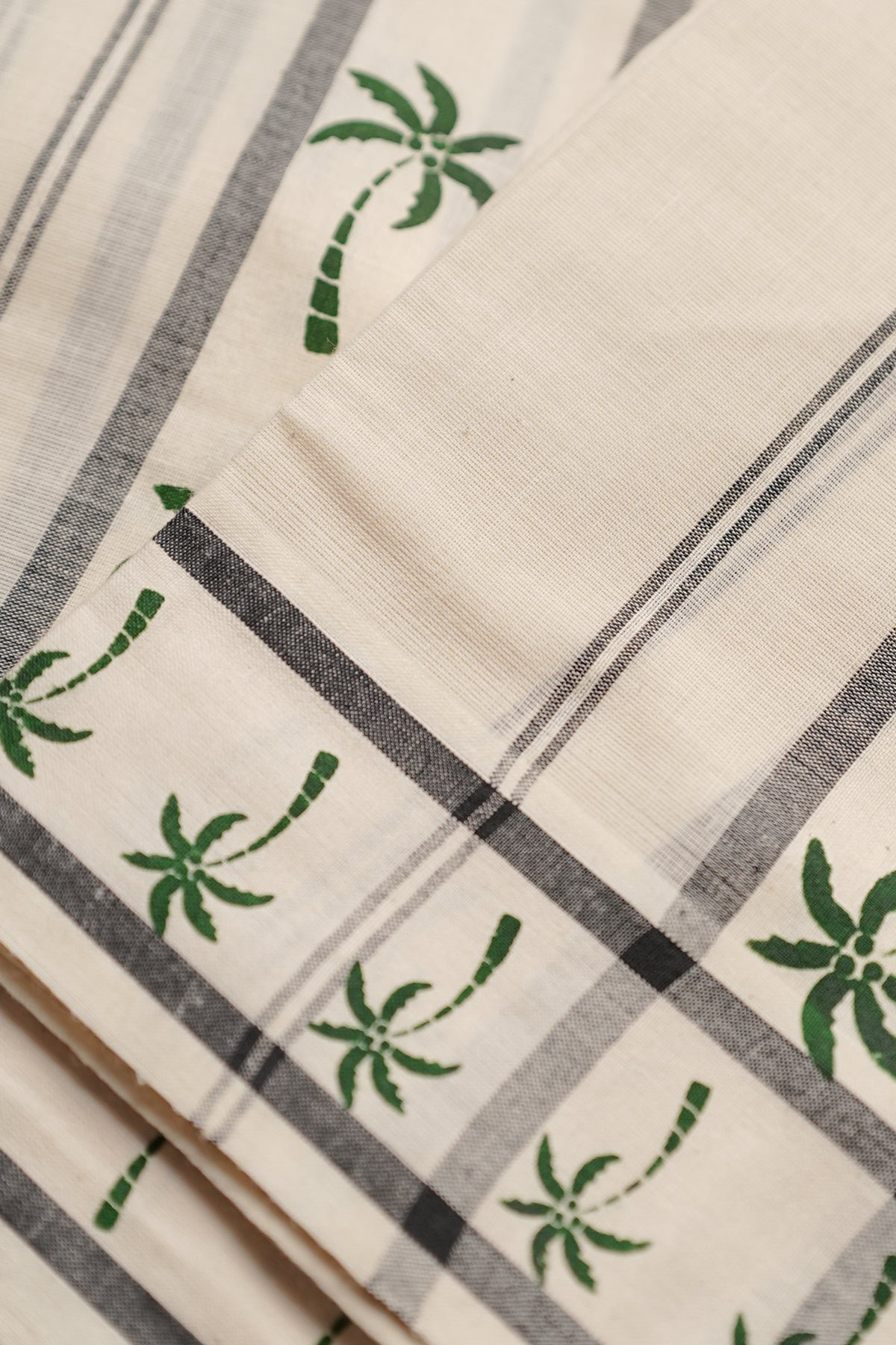Thengu Green Settumundu with Matching Blouse Material