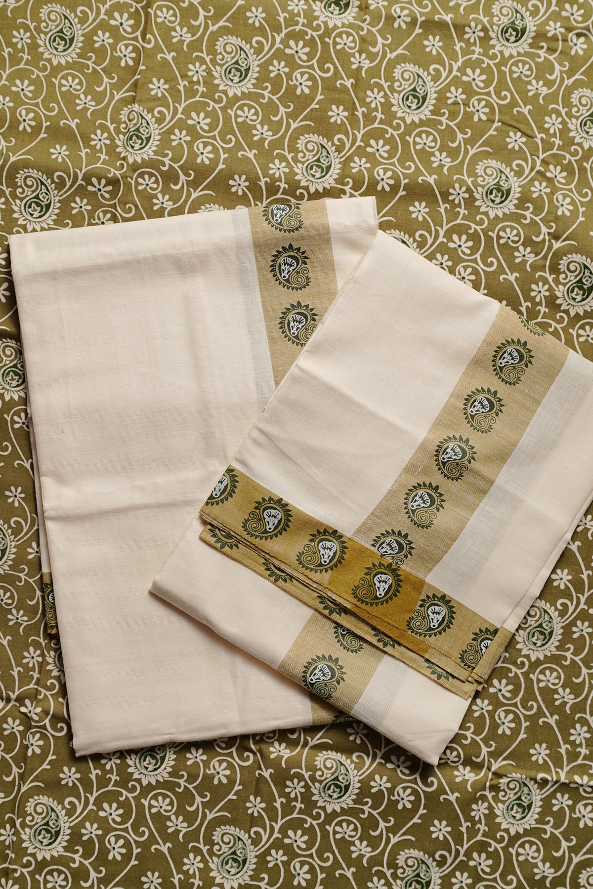 Thumba White Thumba Printed on Green Kattikkara Settumund with Matching Blouse Material