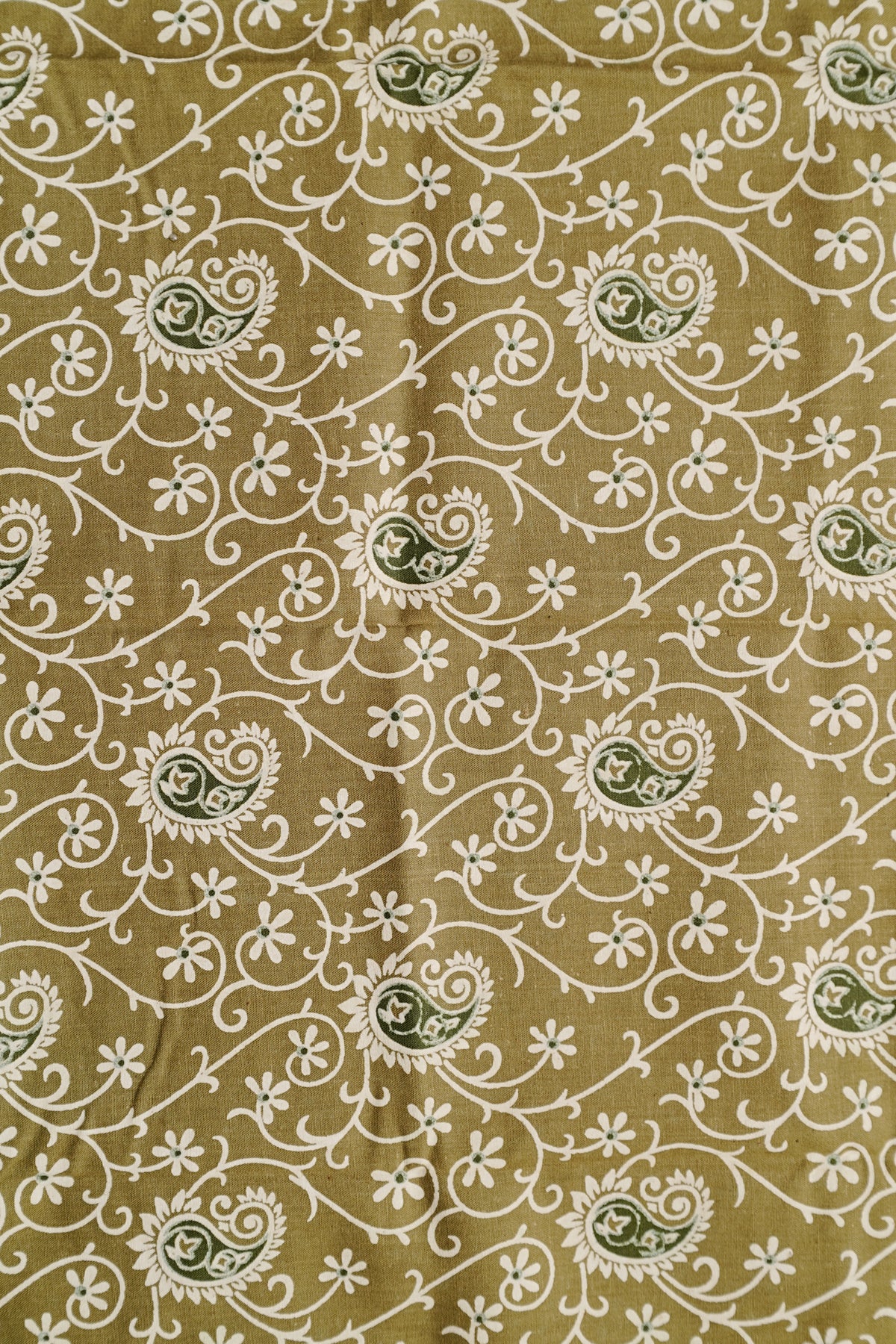 Thumba White Thumba Printed on Green Kattikkara Settumund with Matching Blouse Material