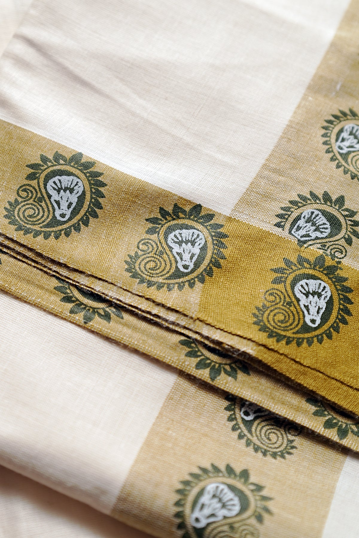 Thumba White Thumba Printed on Green Kattikkara Settumund with Matching Blouse Material