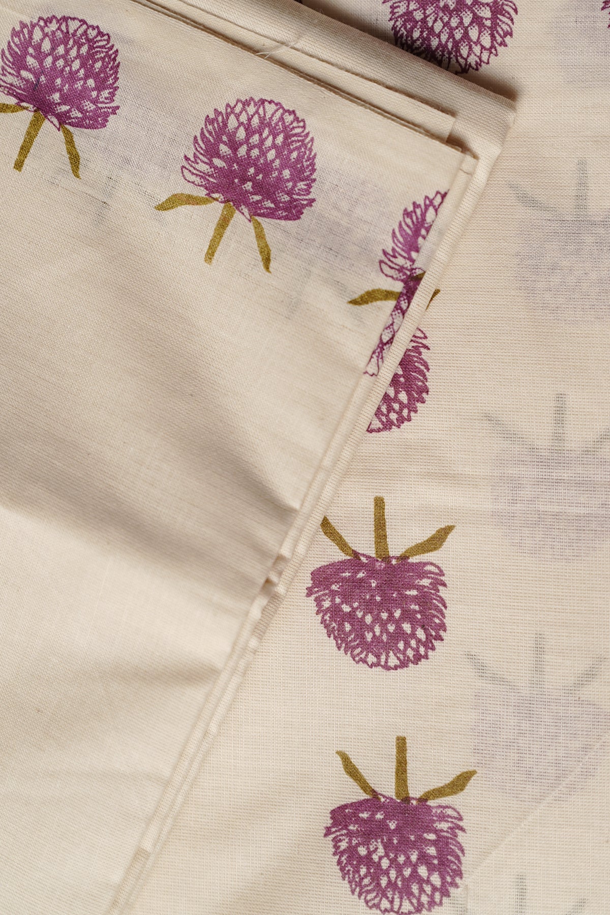 Vaadaamalli Flower and Leaf Printed Settumund with Matching Kantha Cotton Blouse Material