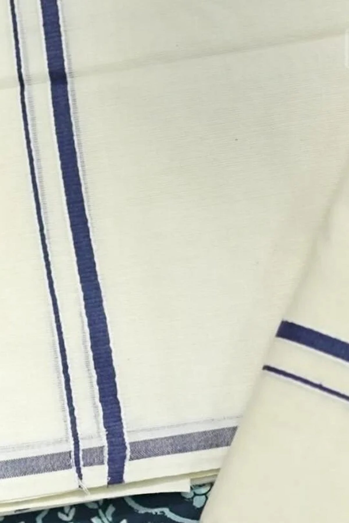 Vedha- Puliyilakkara Settu Mundu with Blouse Material