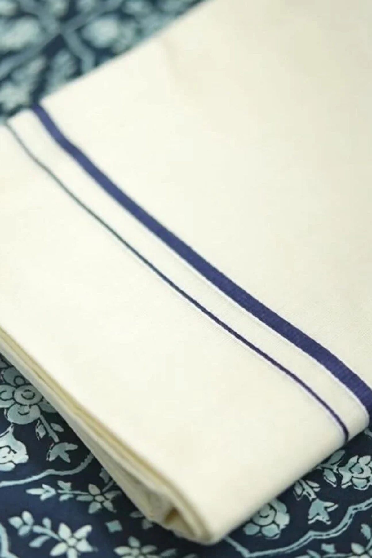 Vedha- Puliyilakkara Settu Mundu with Blouse Material