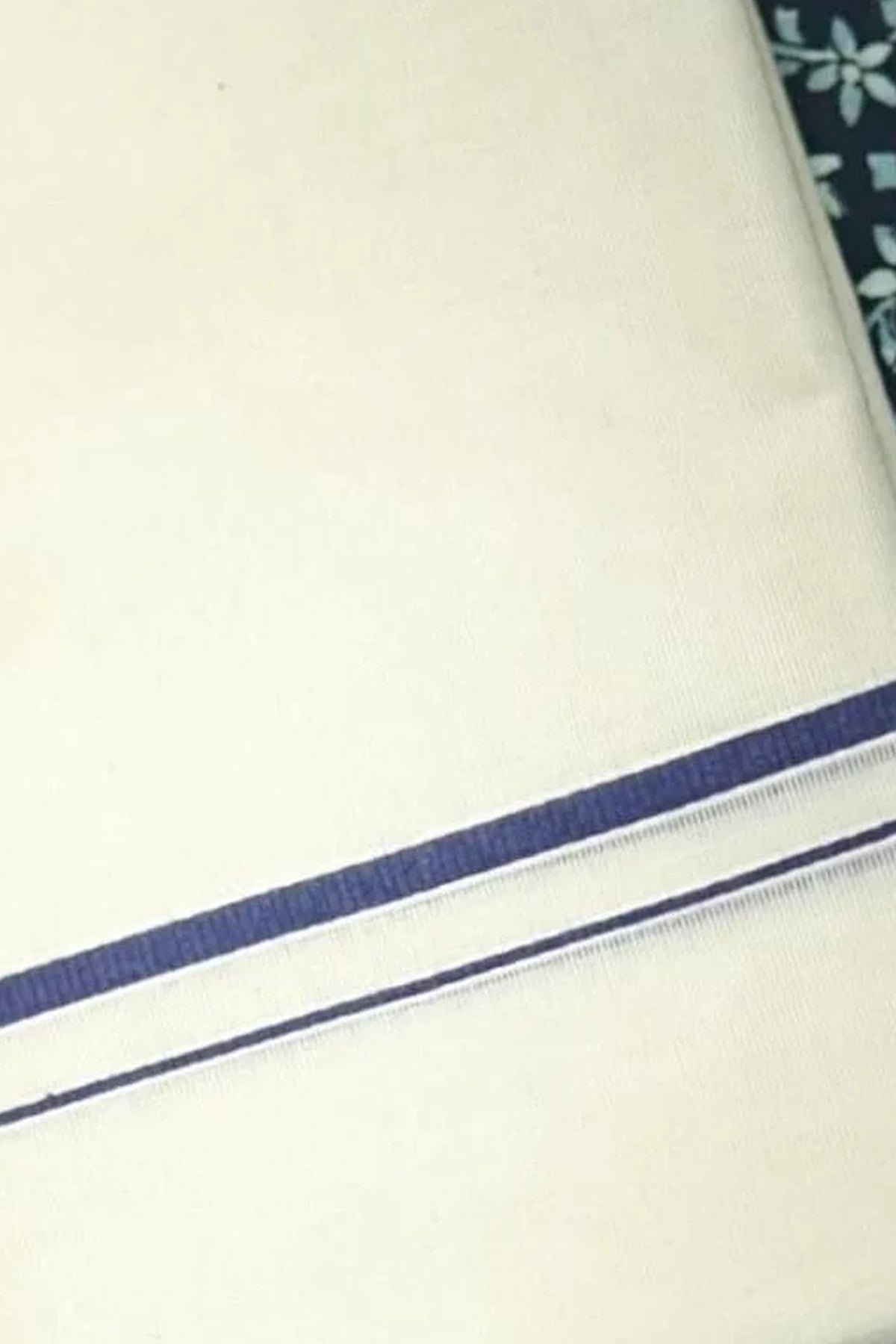 Vedha- Puliyilakkara Settu Mundu with Blouse Material