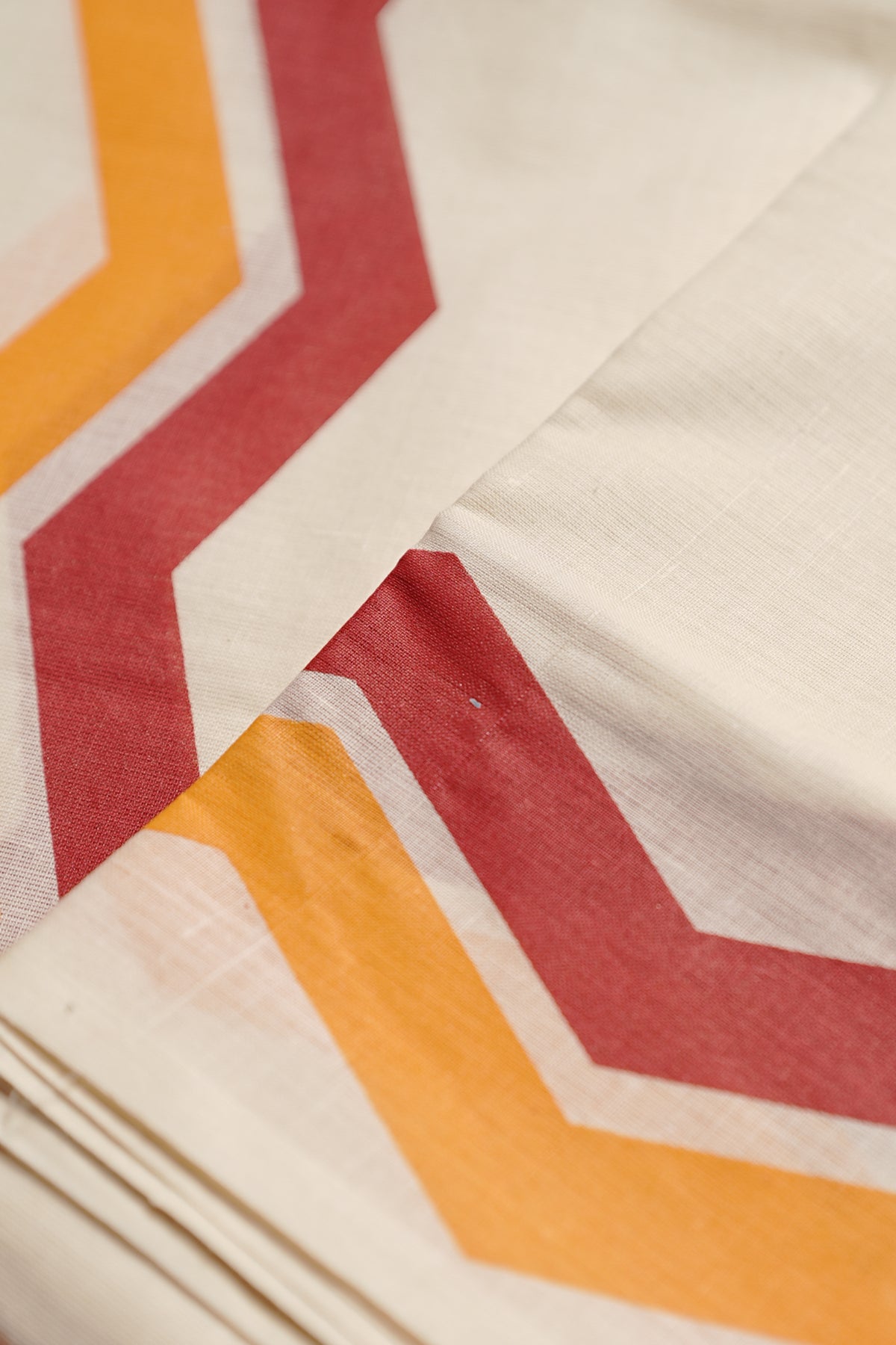 Zig Zag - Zig Zag Border Printed Settumund with Checked Blouse Material