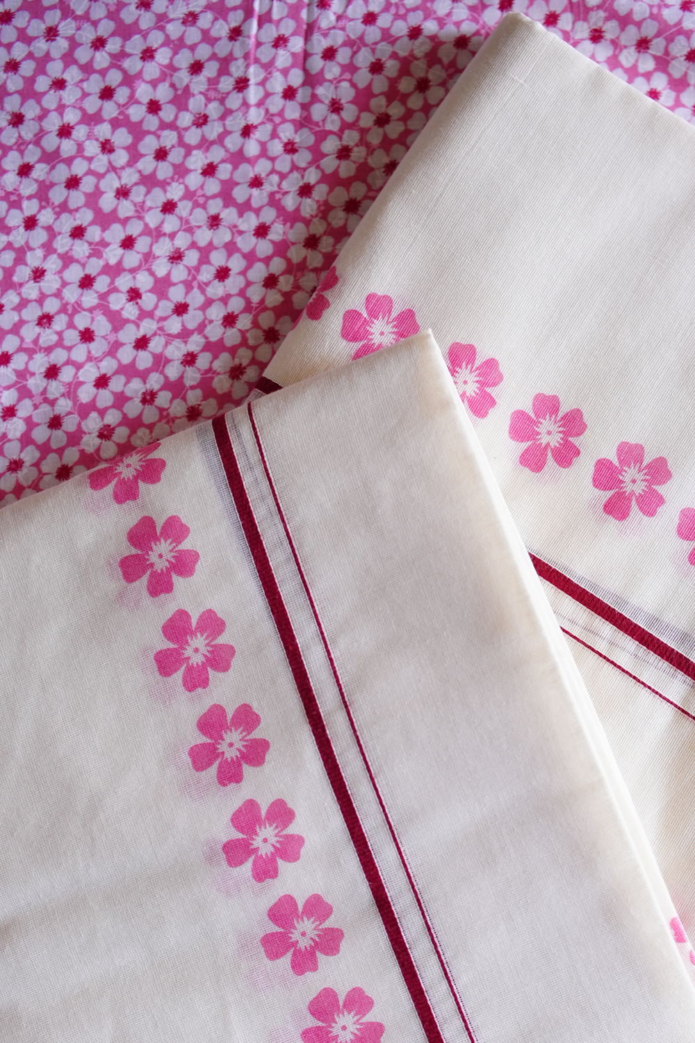 Arunima - Pink Floral Printed Puliyilakkara Settumund with Matching Floral Blouse Material