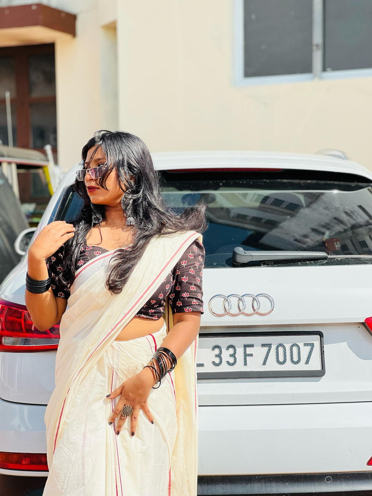 Black Thamara Puliyilakkara Settumundu - Model Photo 3