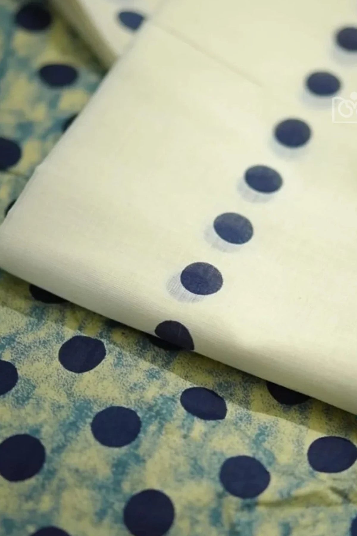 Blue Pottu - Blue Dots Screen Printed Settumund with Matching Blouse Material