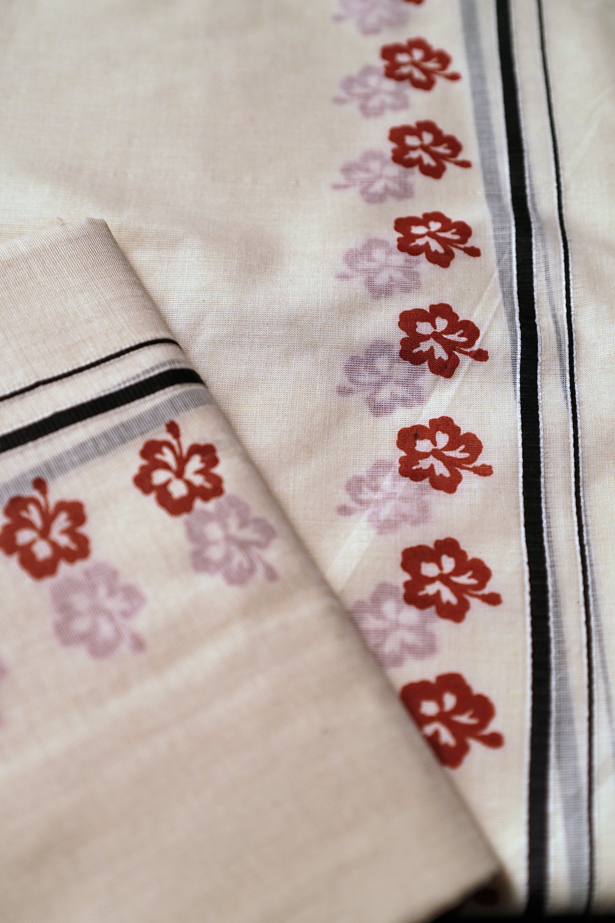 Chembarathi-(Settumund only) Red Chembarathi Screen Printed Puliyilakkara Settumund