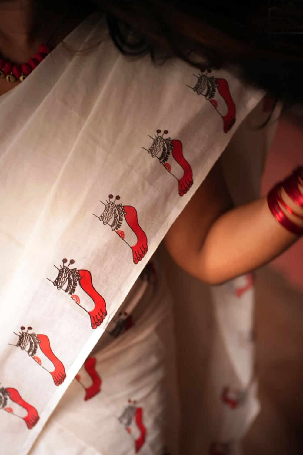Chilanka Red and Black Printed Settumund with Plain Red Blouse  Material