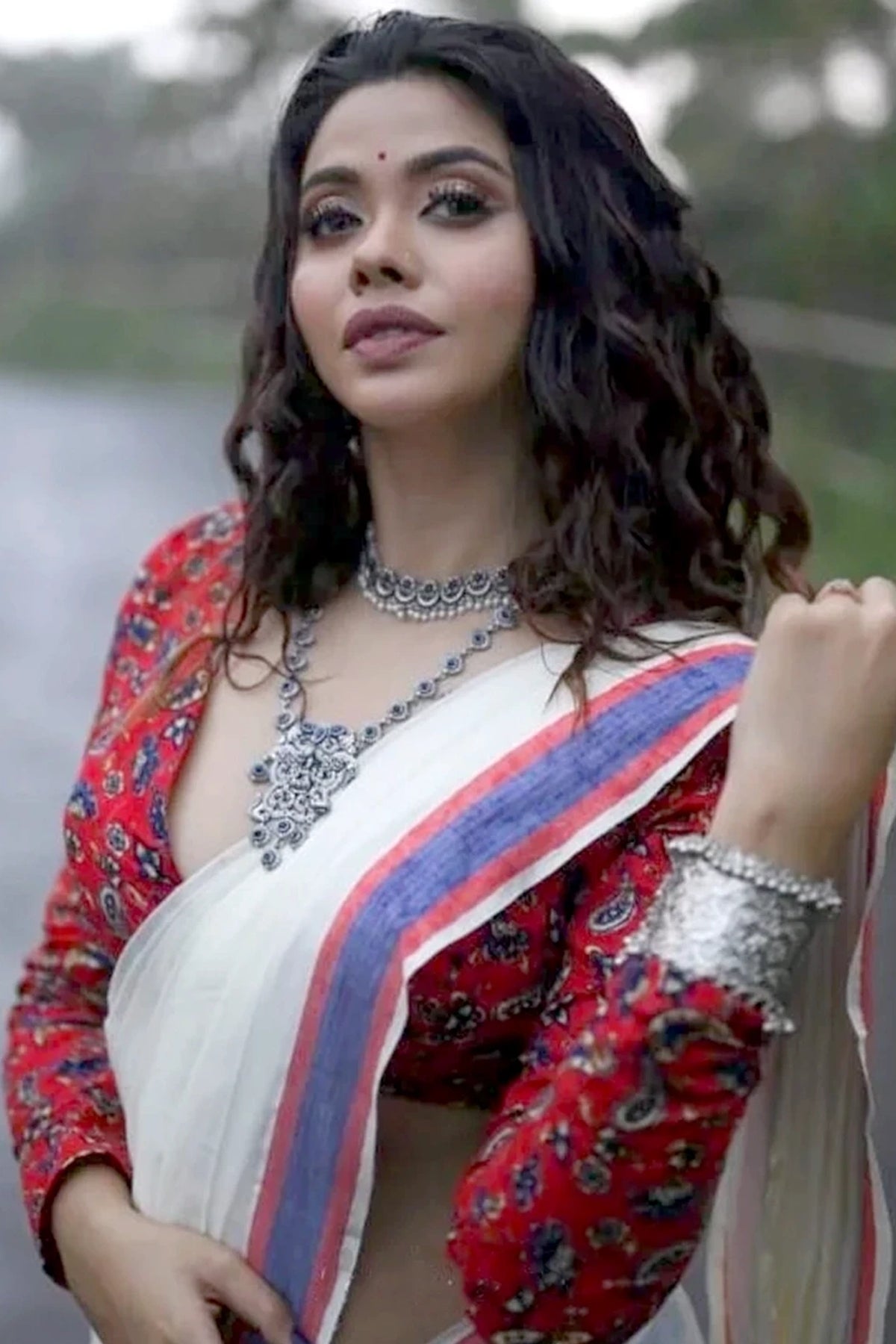 Devi - Red & Blue Kattikkara Settumundu with Printed Blouse Material