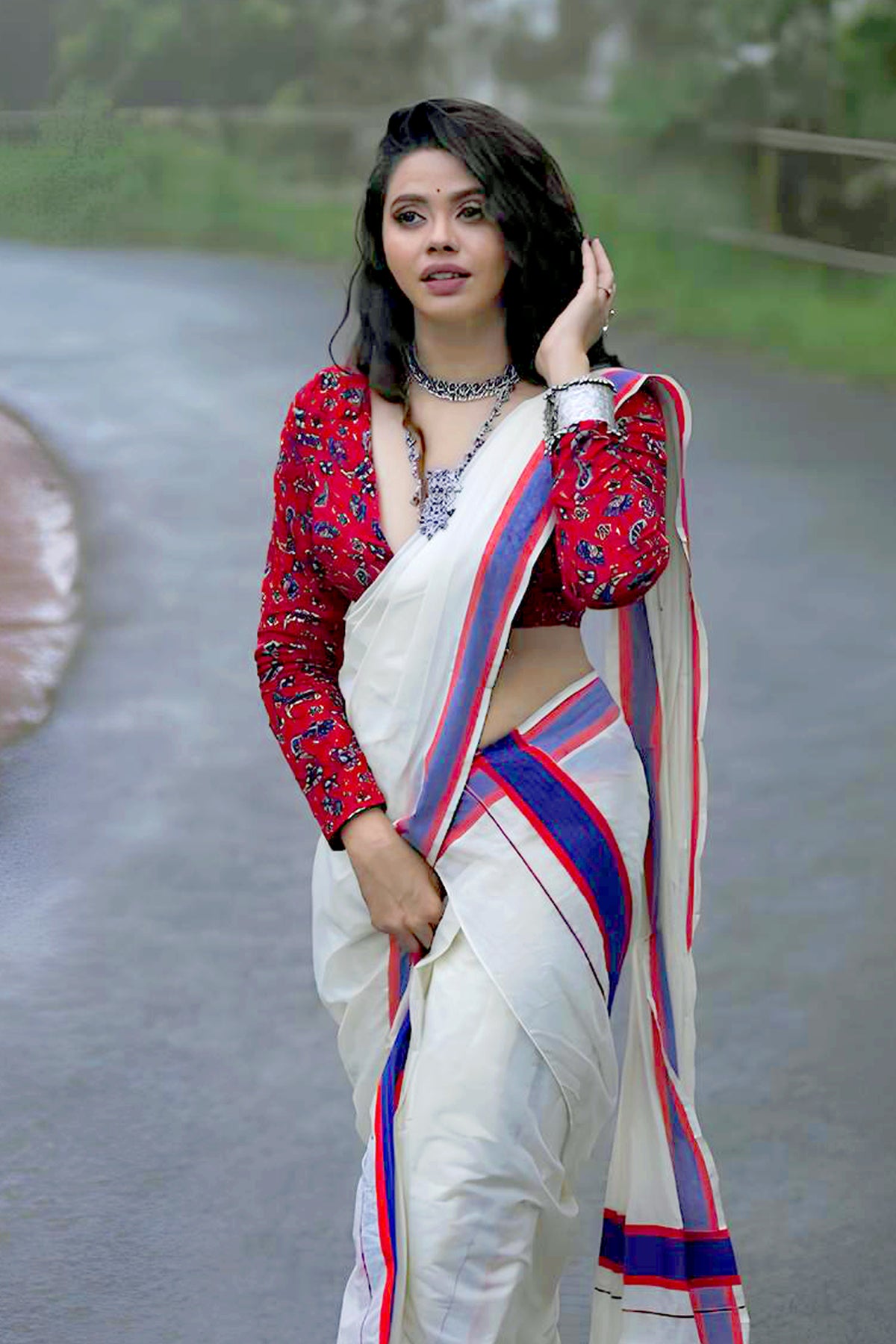 Devi - Red & Blue Kattikkara Settumundu with Printed Blouse Material