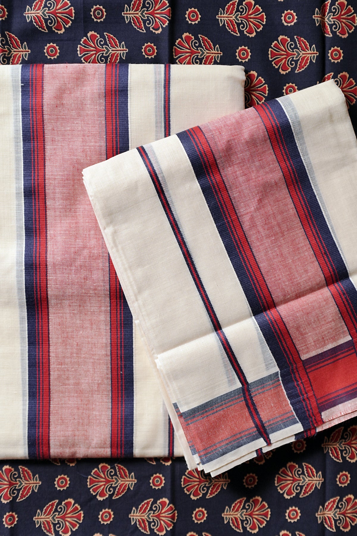 Dharani - Red & Blue Kattikara Settu Mundu with Printed Blouse Material