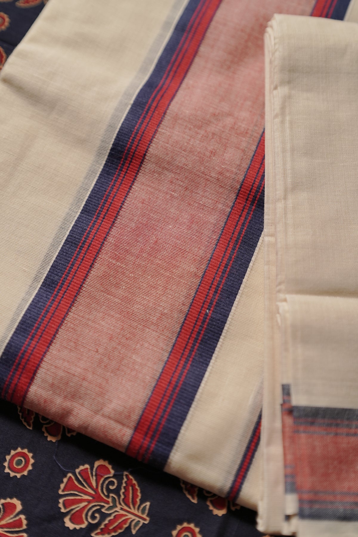 Dharani - Red & Blue Kattikara Settu Mundu with Printed Blouse Material
