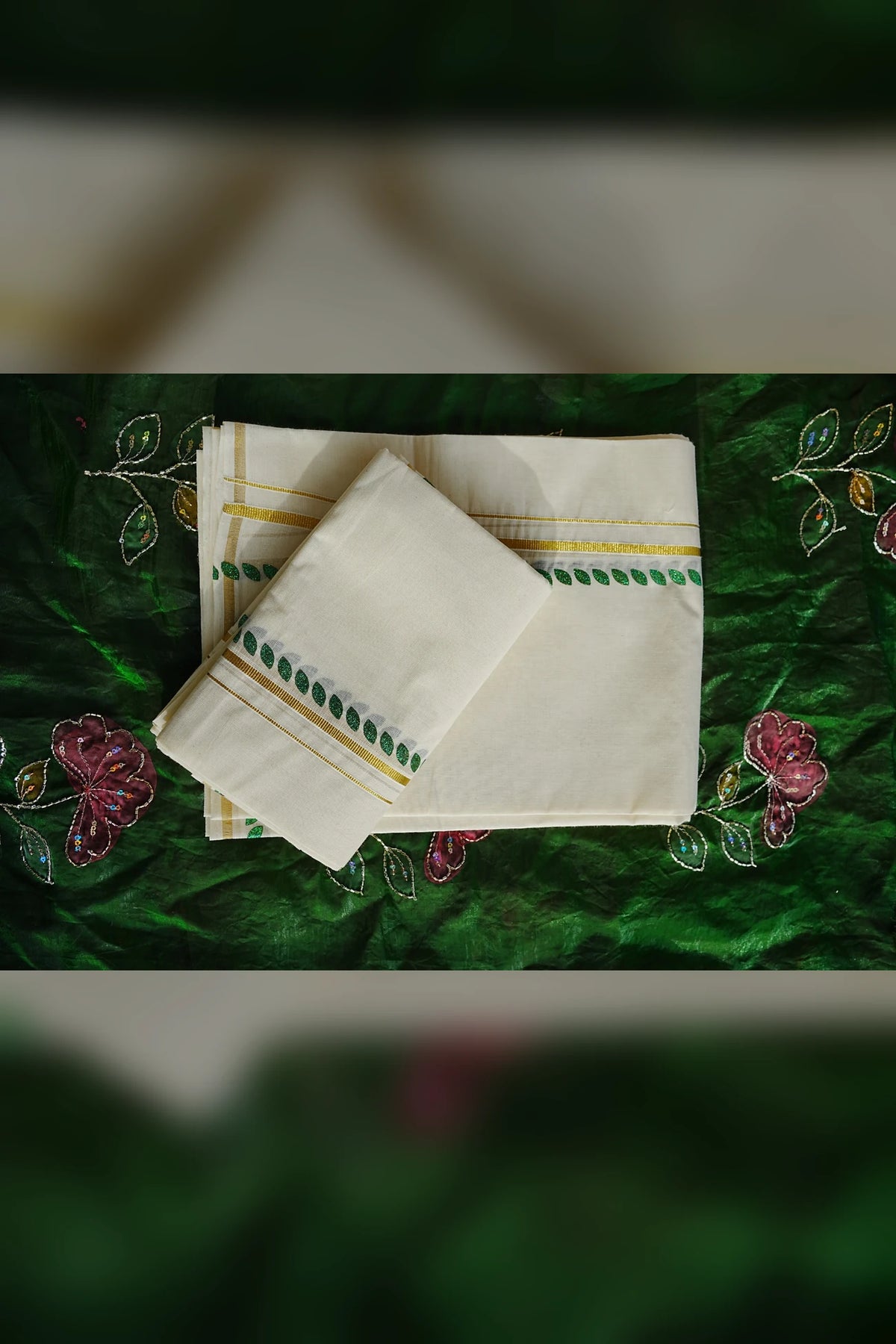 Green Glitter Print Settumundu with matching blouse material, full product view