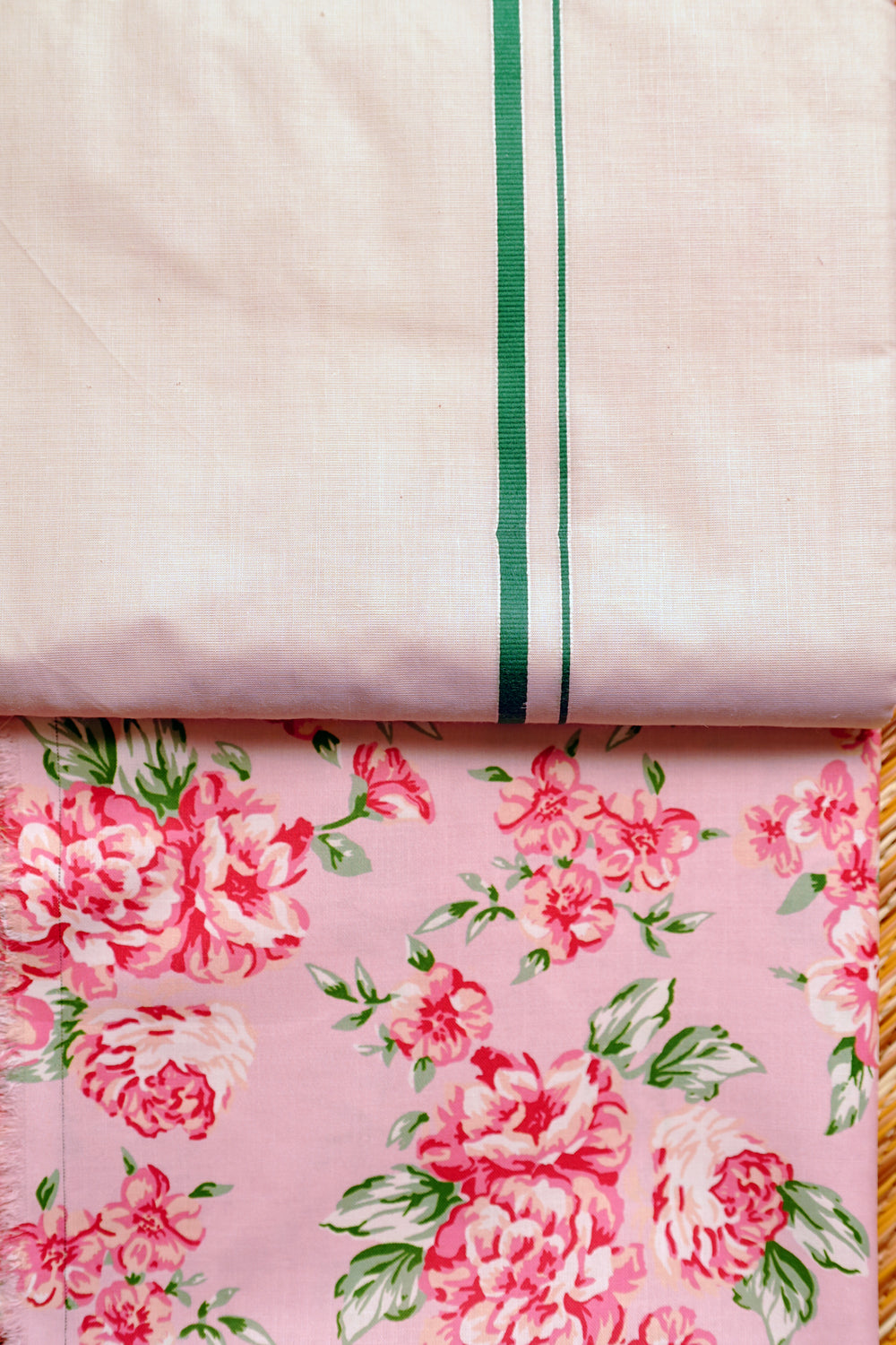Nyla - Green Puliyilakkara saree with Floral Printed Blouse Material