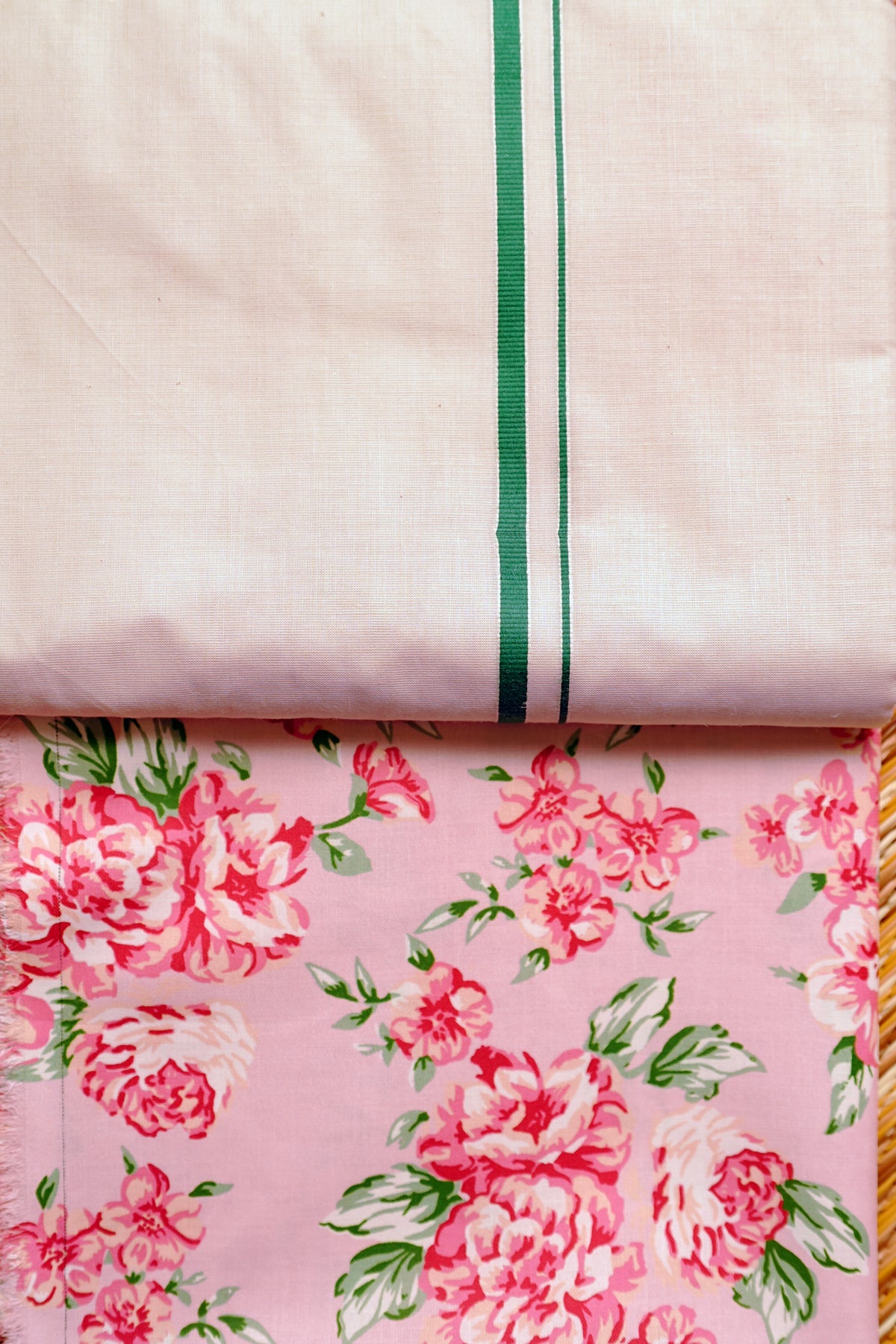 Nyla - Green Puliyilakkara saree with Floral Printed Blouse Material