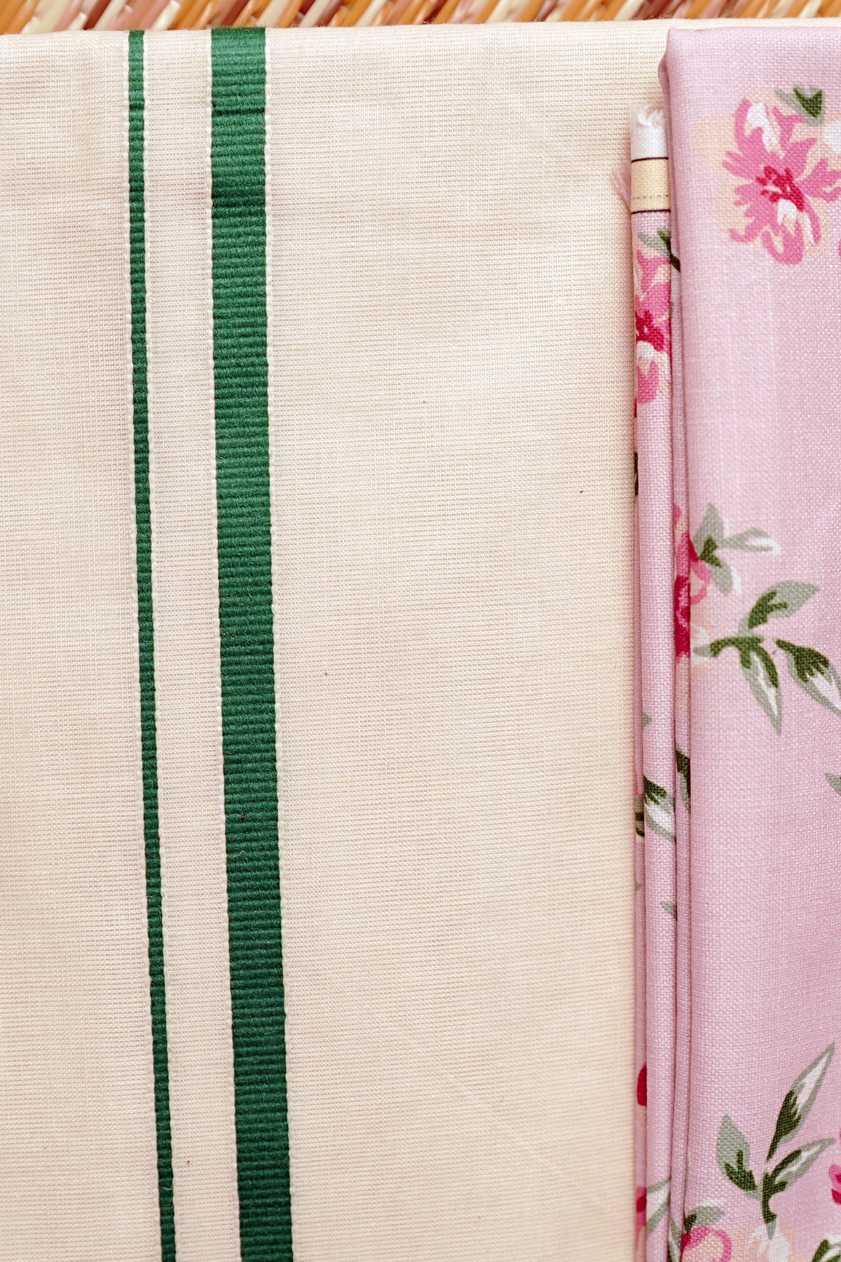Nyla - Green Puliyilakkara saree with Floral Printed Blouse Material