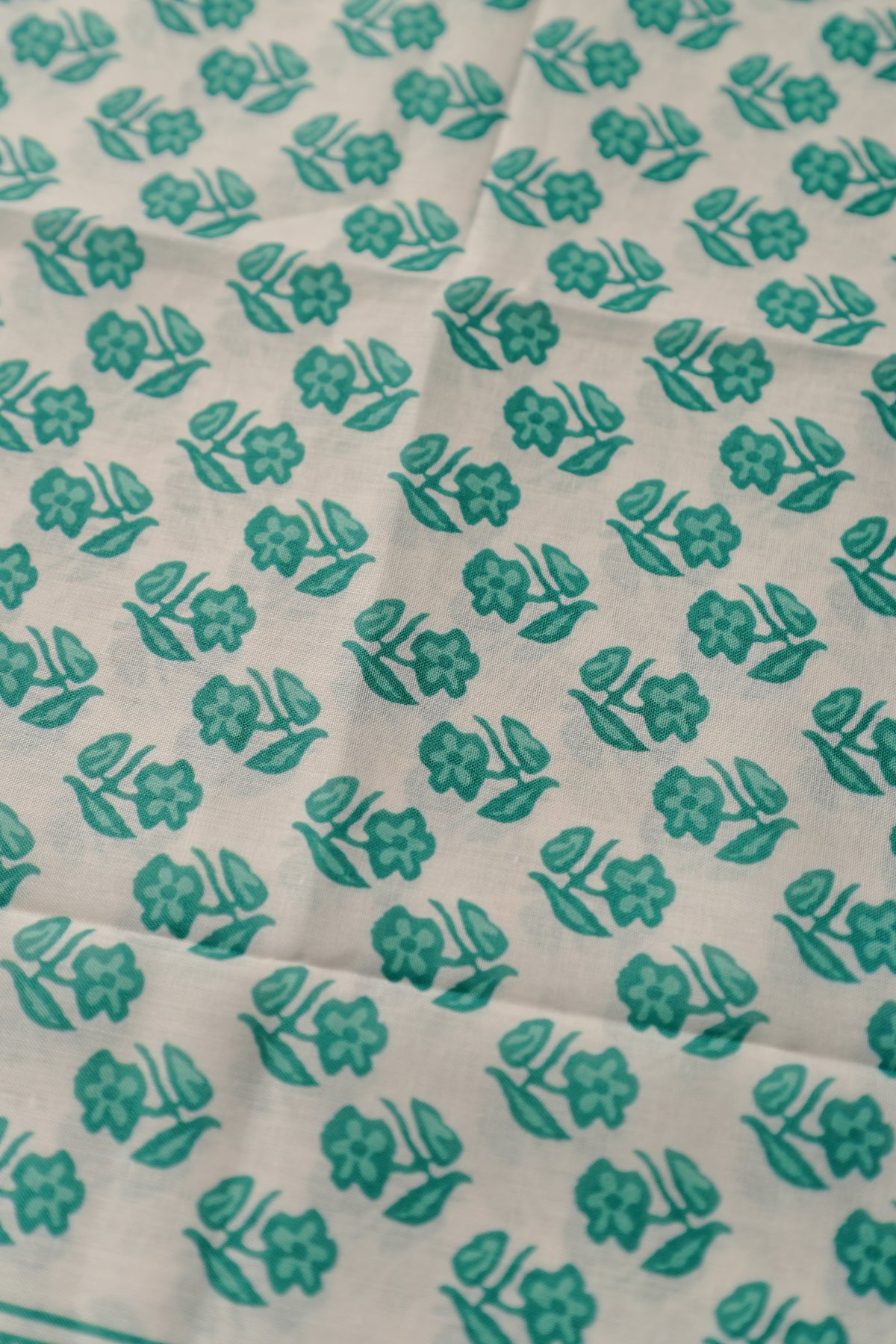 Jalaja- Green Puliyilakkara Settumund with Floral Printed Blouse Material