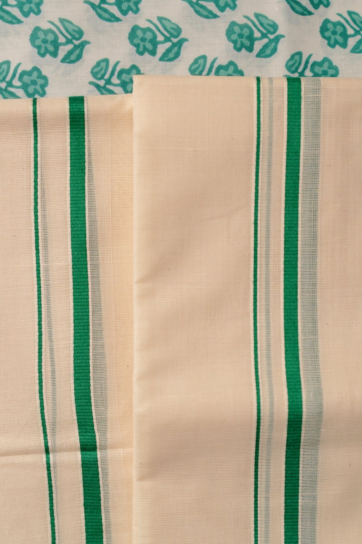Jalaja- Green Puliyilakkara Settumund with Floral Printed Blouse Material
