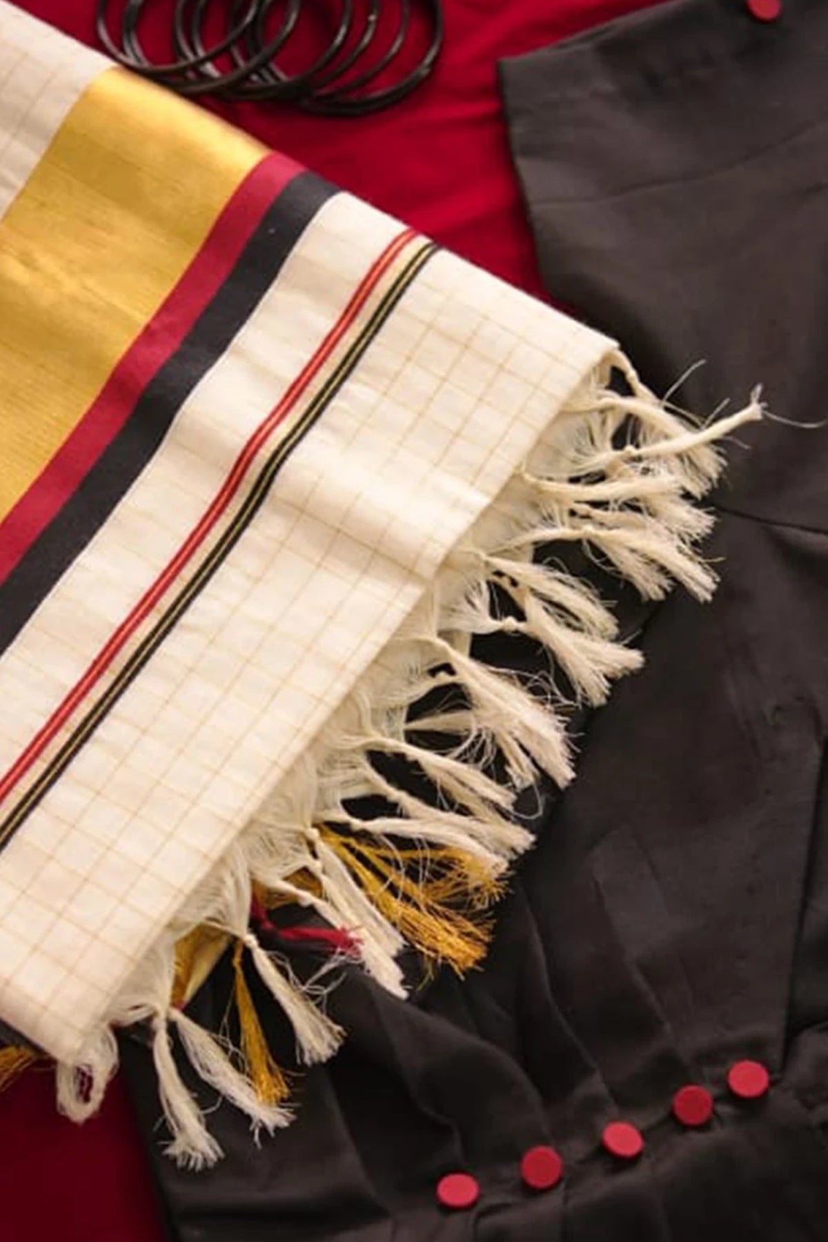 Kaadhal – Black and Maroon Red Golden Kasavu Saree