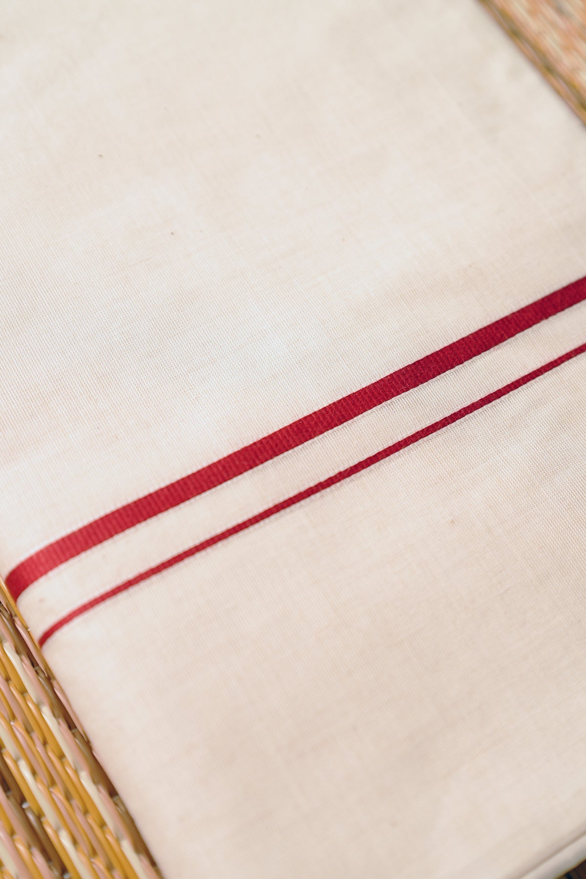 Kadhambari - Maroon puliyilakkara Saree with Lotus Printed Blouse Material