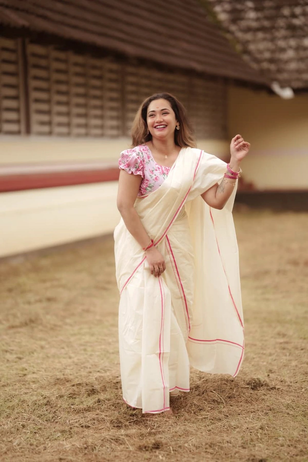 Naila Pink Puliyilakkara Settumundu with matching blouse material, full-length view