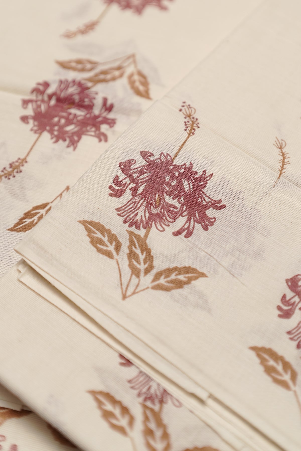 Njali Chembarathi - Floral Printed Settumund with Matching Blouse Material