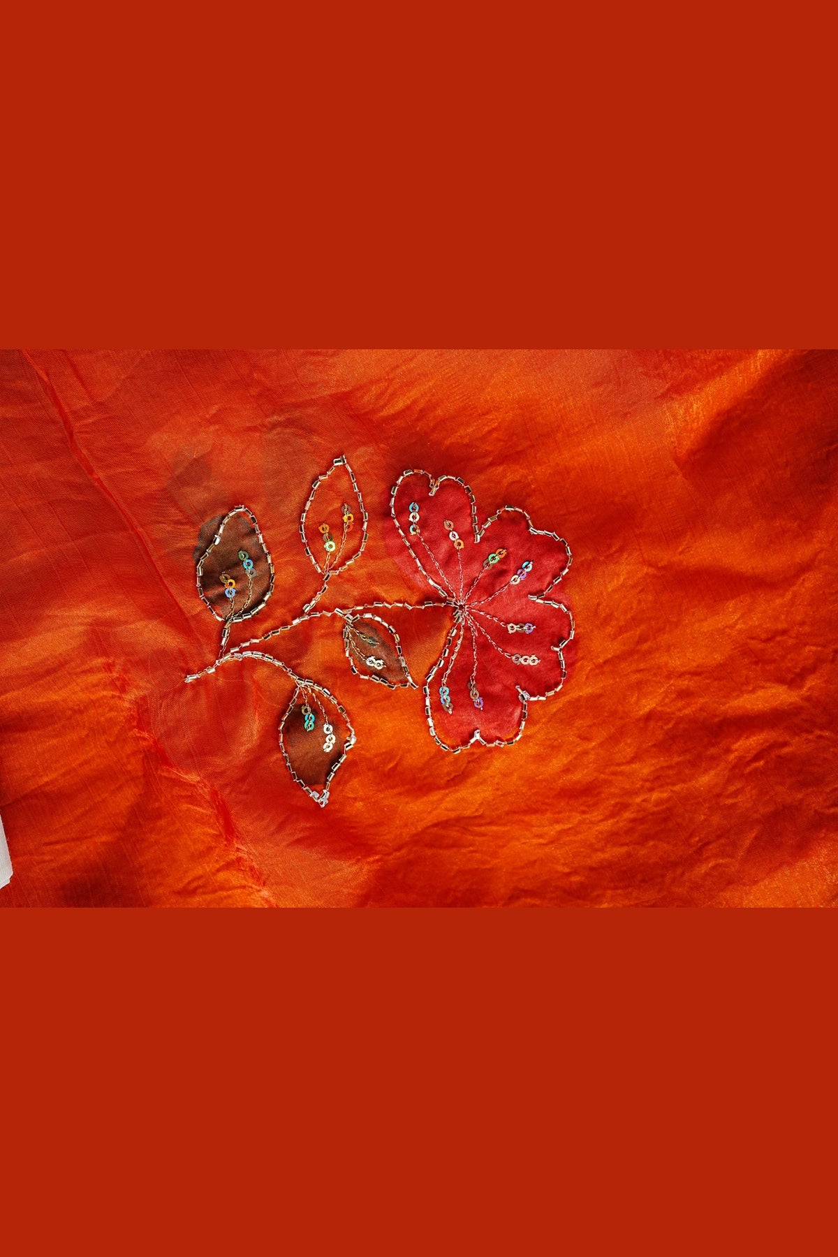 Orange Glitter Print Settumundu motif detail, 1300 × 1950 px