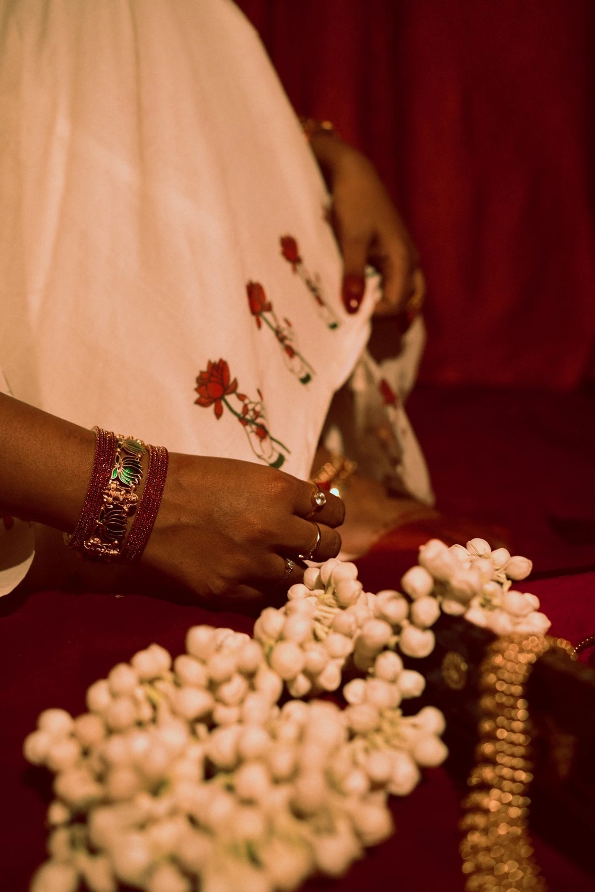 Padma Hasta Red Settumundu with matching blouse material, close-up fabric and accessories