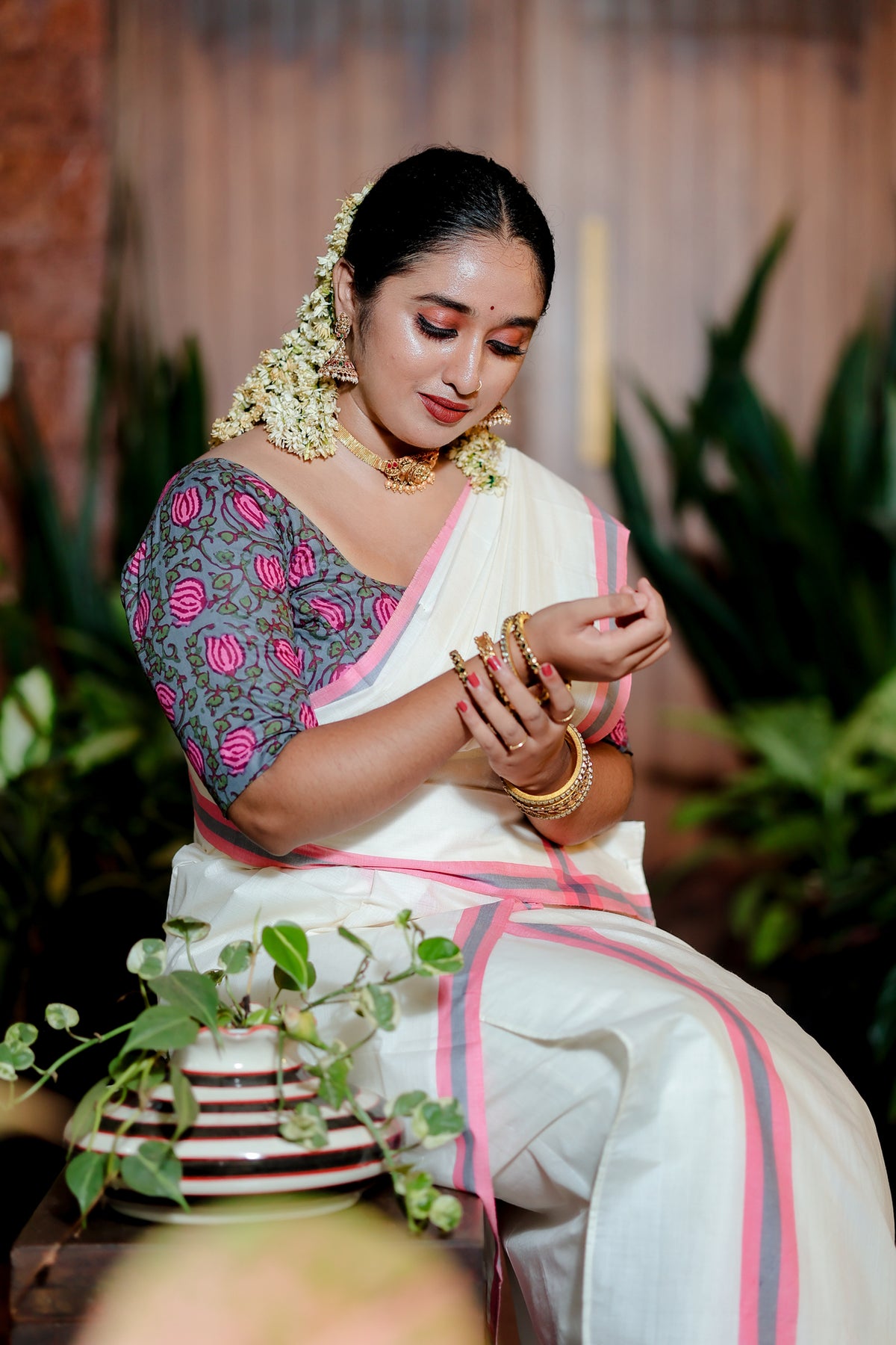 Pallavi - Pure Cotton Traditional Kerala Mulloth Settumund with Lotus Printed Blouse Material
