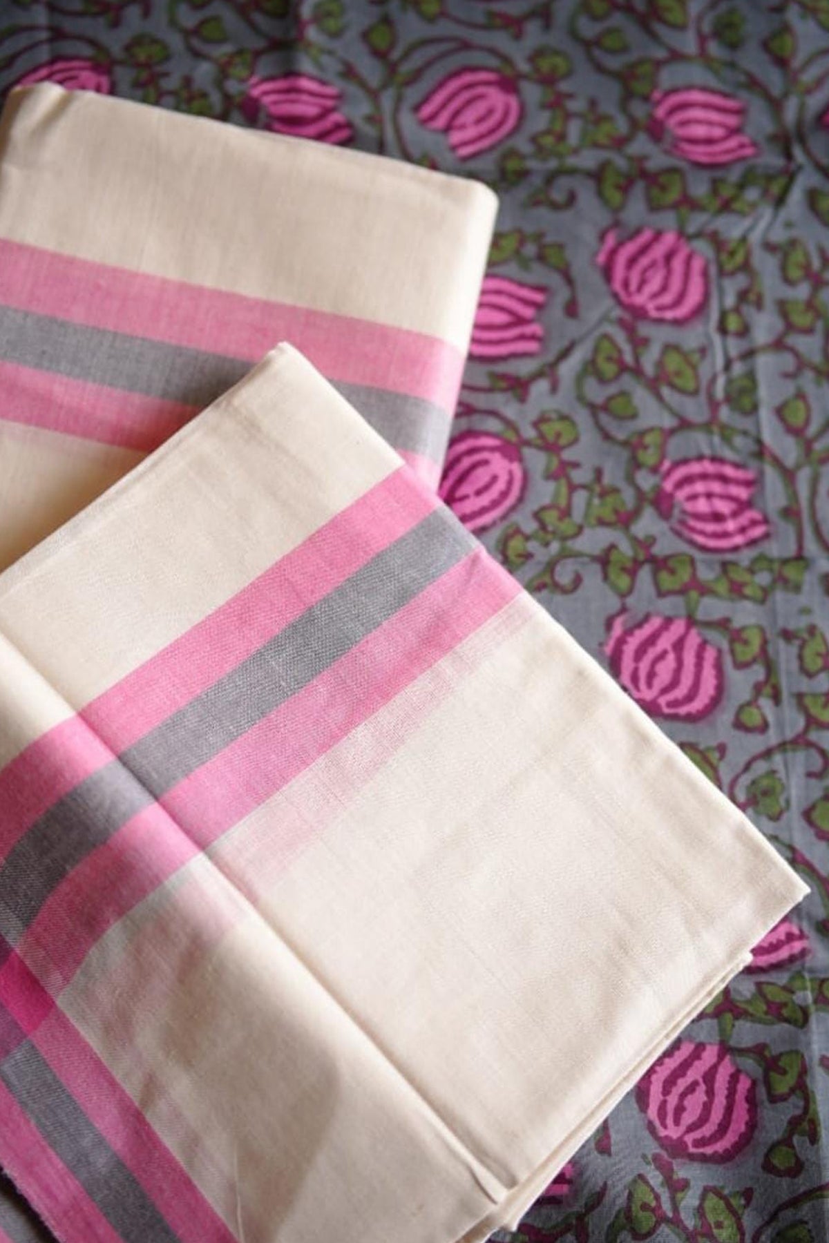 Pallavi - Pure Cotton Traditional Kerala Mulloth Settumund with Lotus Printed Blouse Material