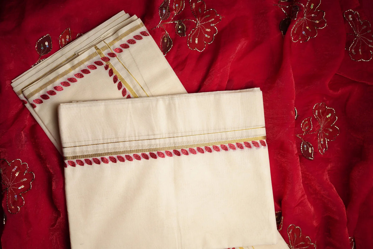 Red Glitter Print Settumundu - folded full view