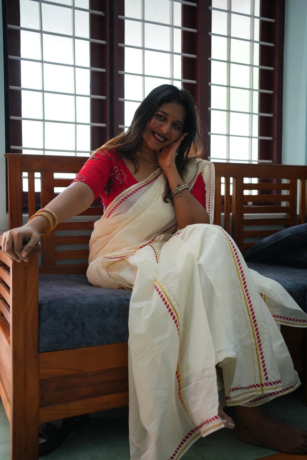Red Glitter Print Settumundu - seated look