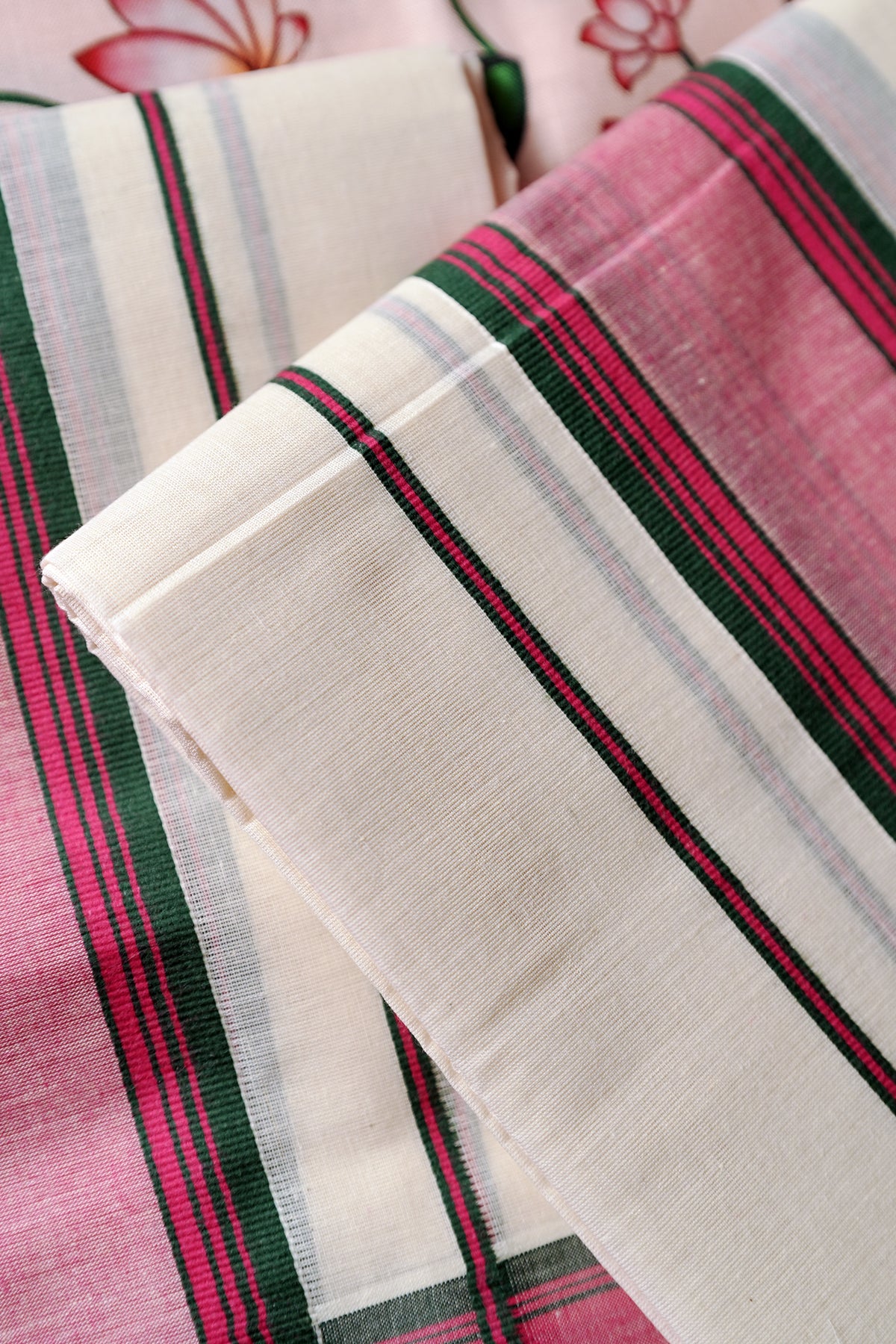 Sarojini - Pink & Green Kattikara Settumundu with Lotus Printed Blouse Material